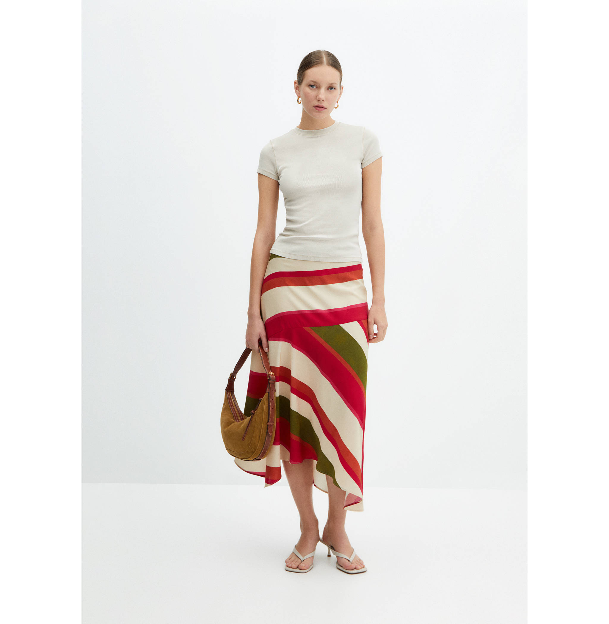 Falda satinada rayas - Plano general