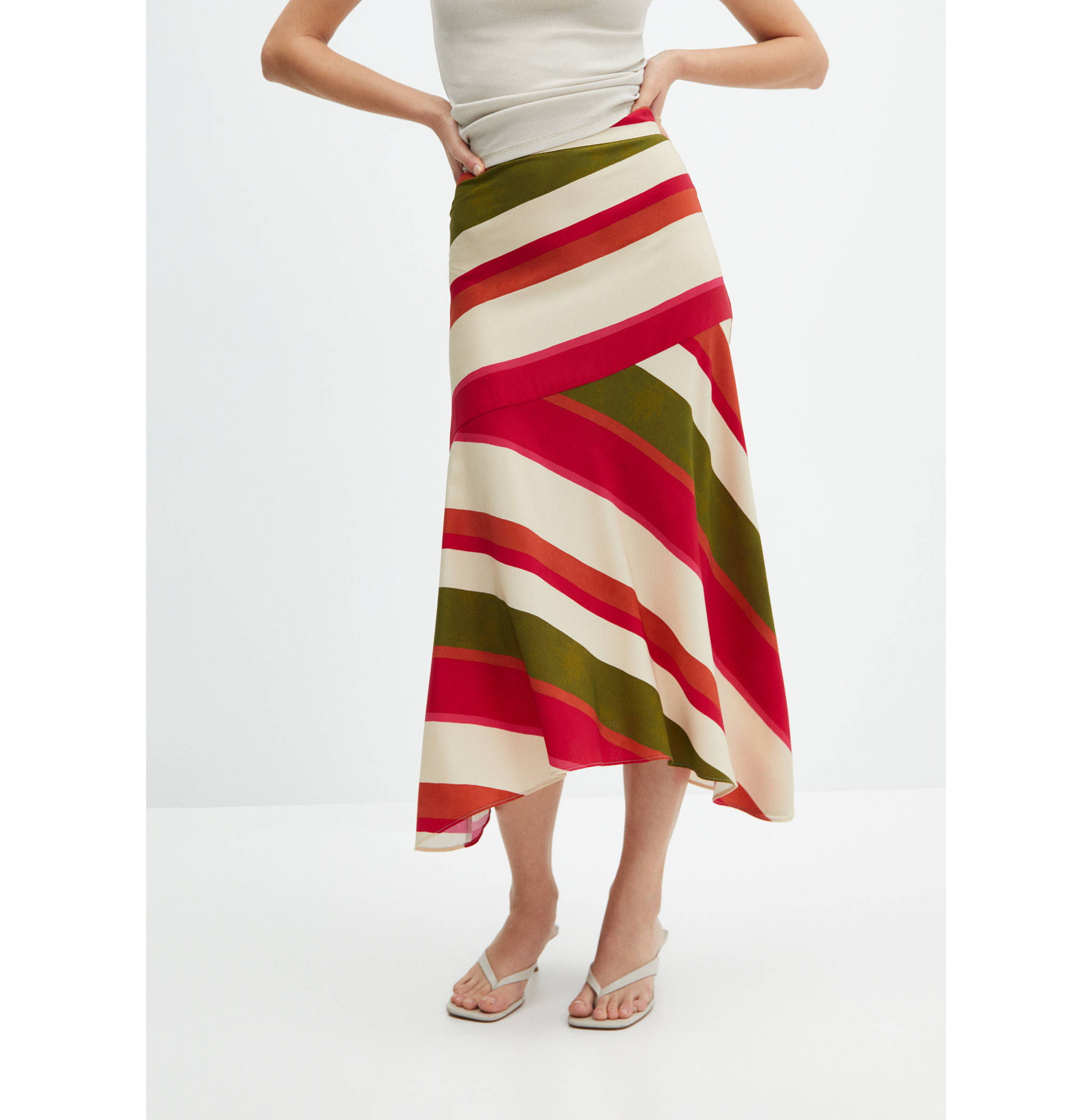 Falda satinada rayas - Plano medio