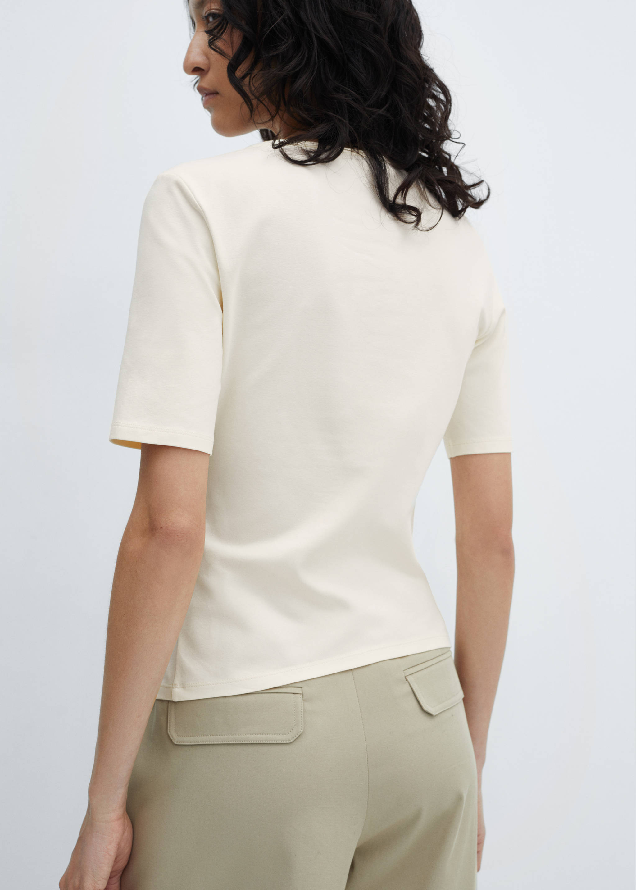 Cotton t-shirt with slit - Reverse of the article