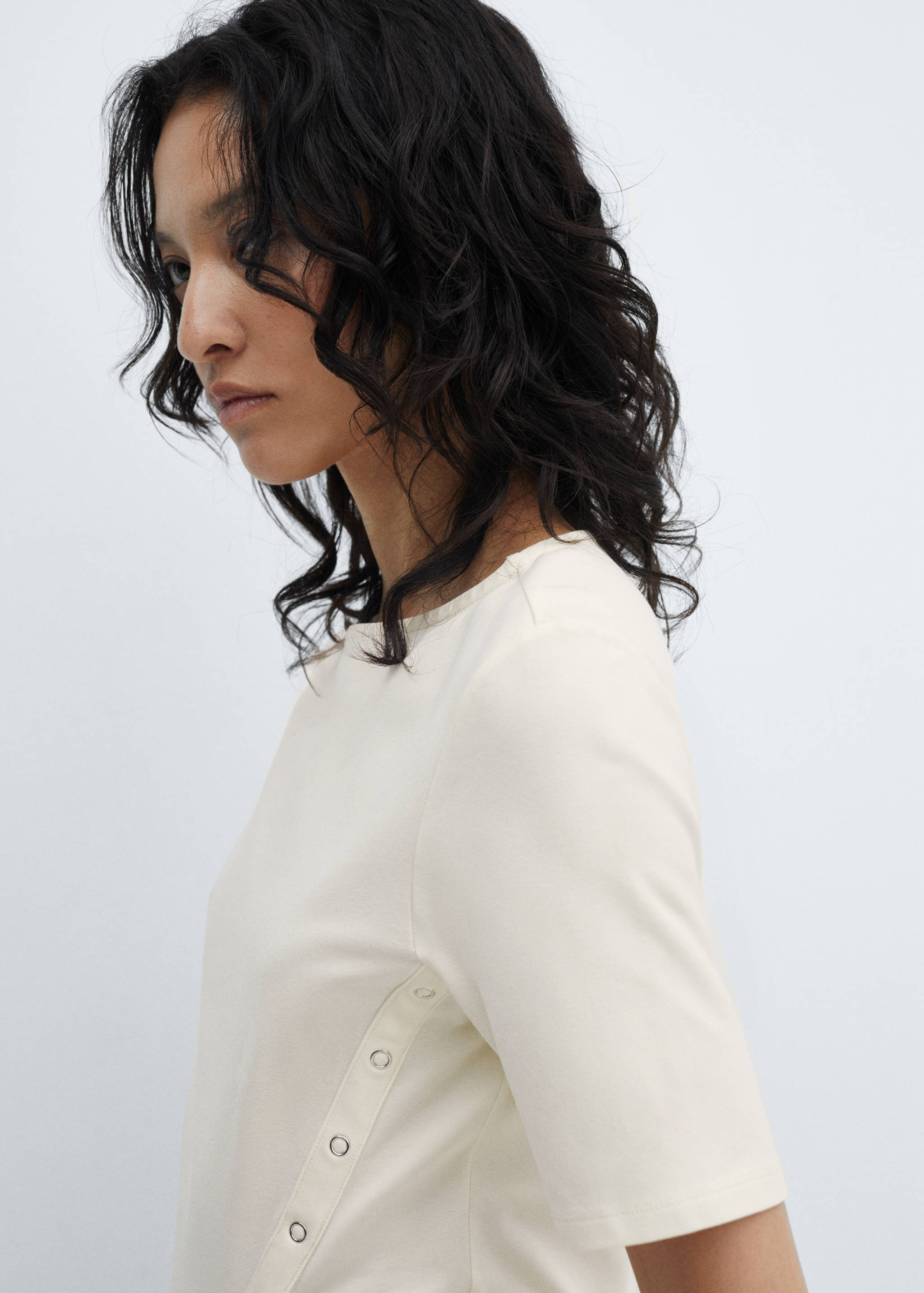 Cotton t-shirt with slit - Details of the article 1