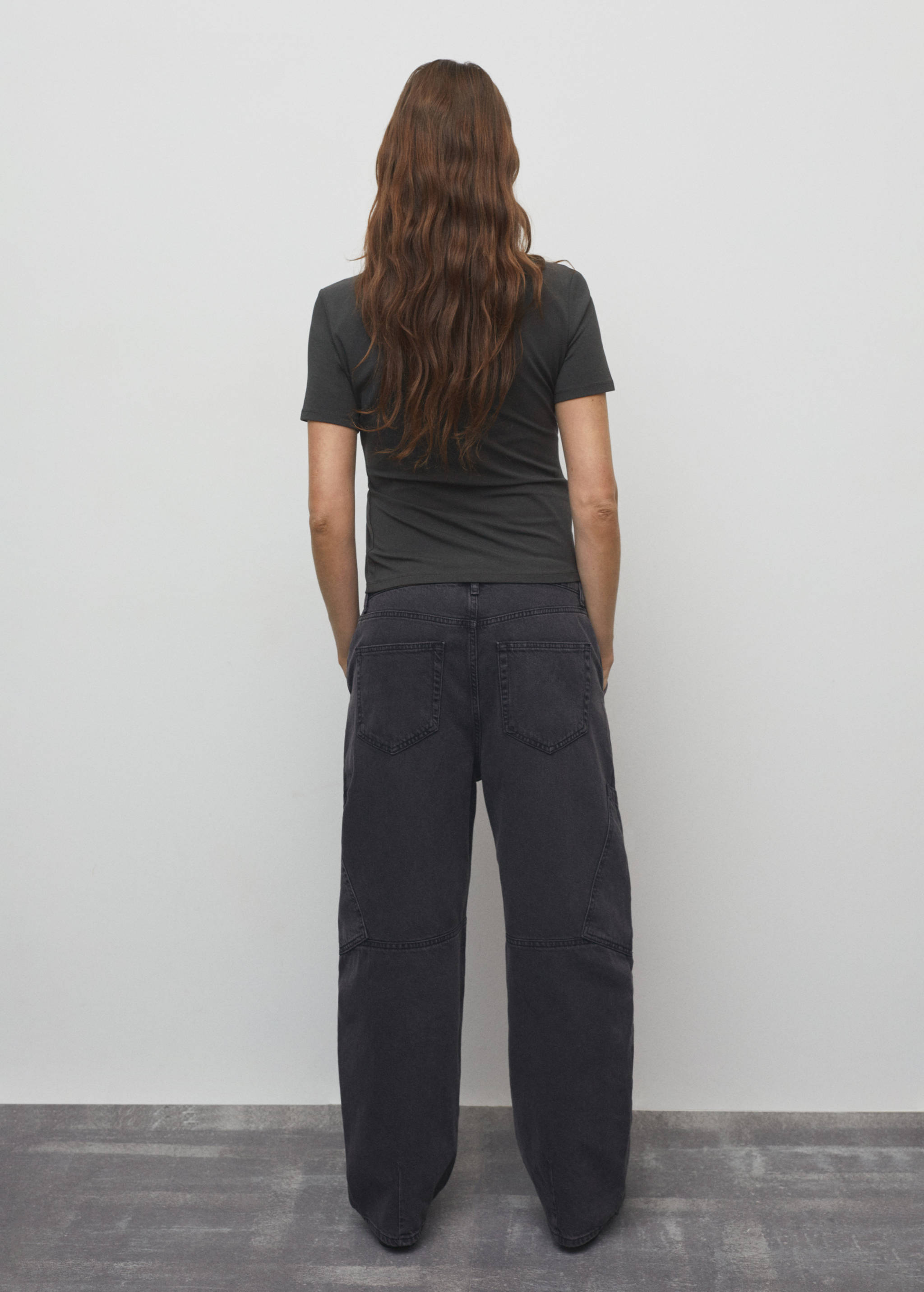 Cotton t-shirt with slit - Reverse of the article