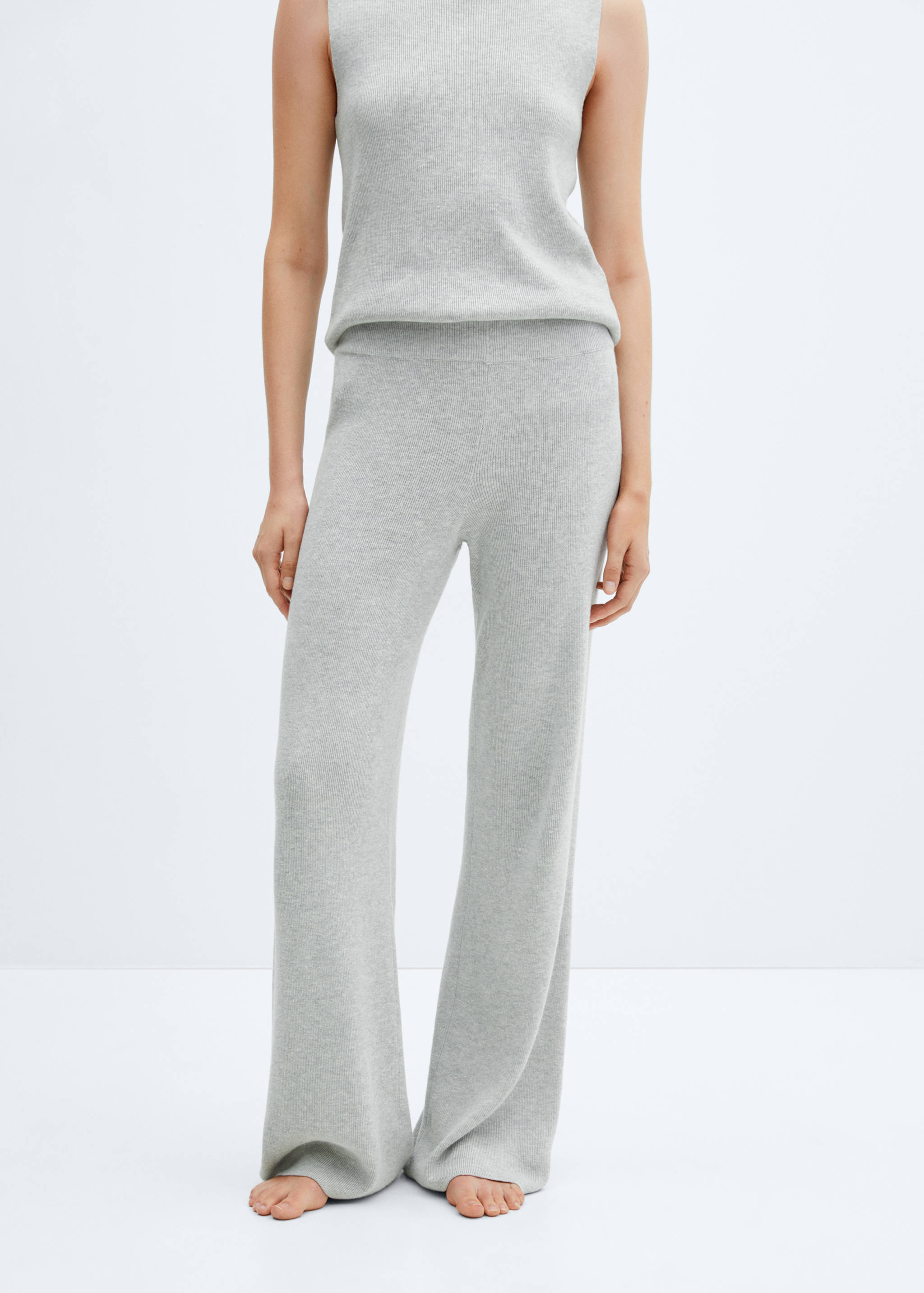 Round-neck knitted top - Medium plane