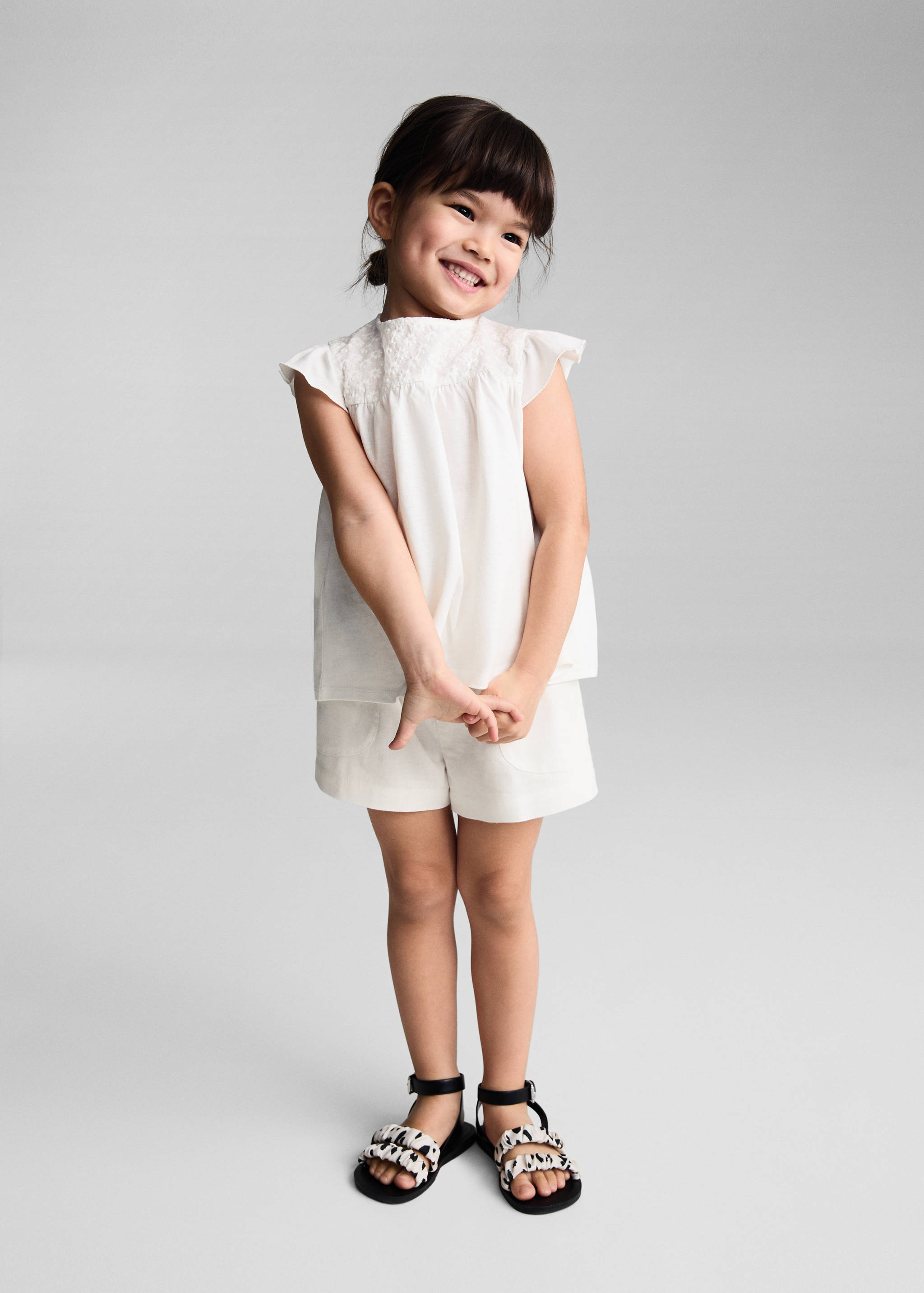 تي شيرت مزين بالزهور - رؤية عامة