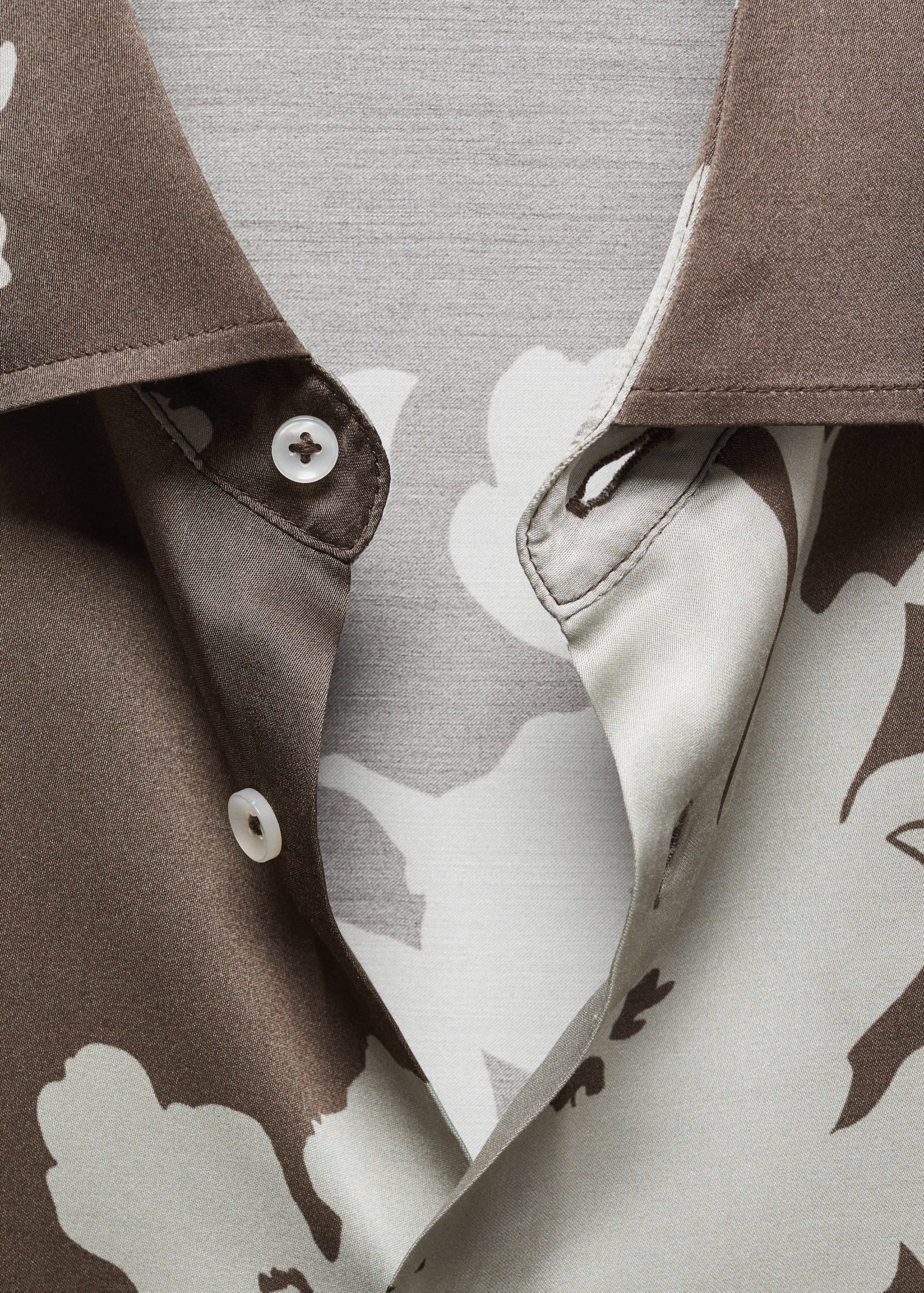 Струящаяся рубашка с цветочным принтом - Деталь изделия 8