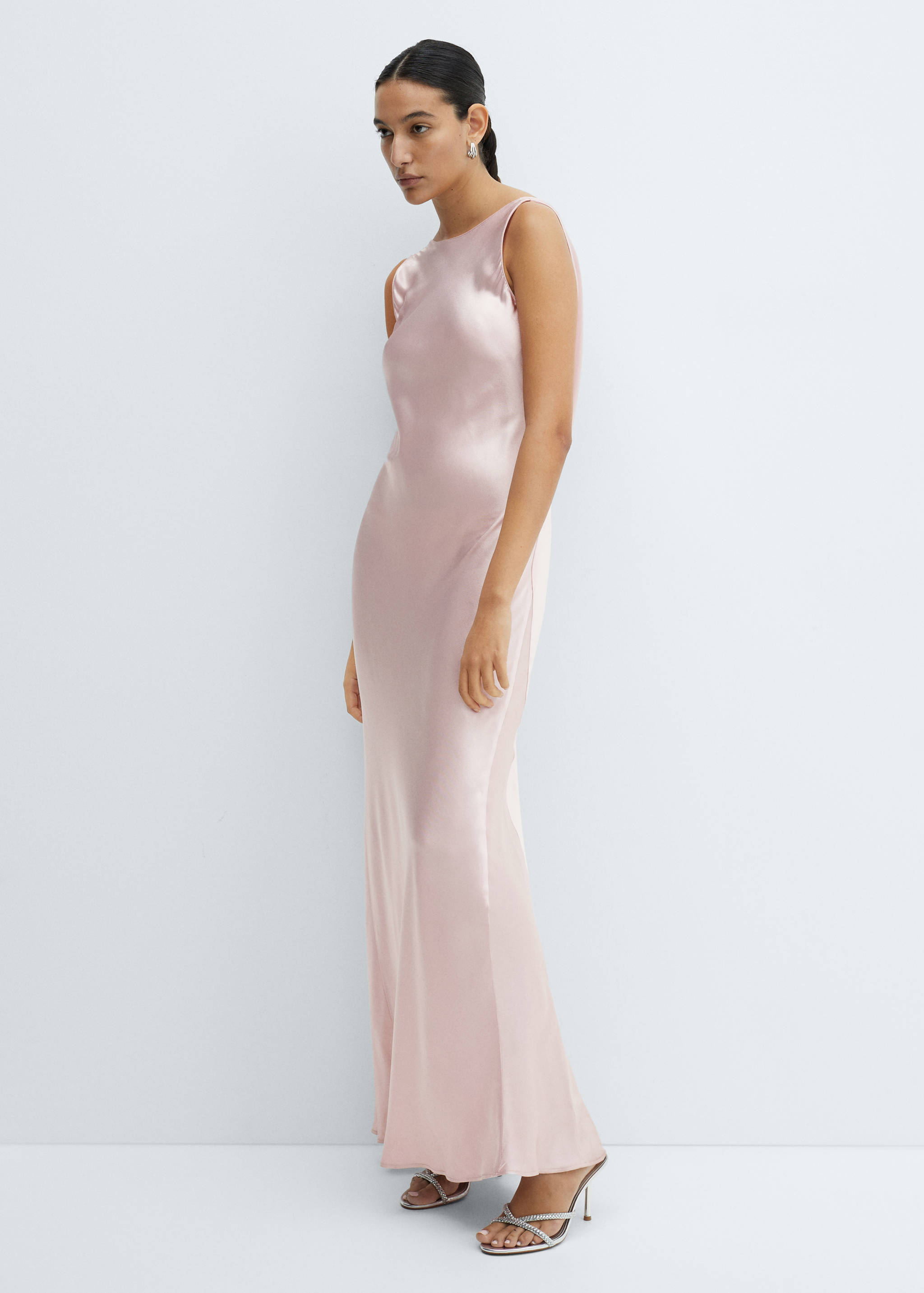 Open-back satin-effect dress - General plane