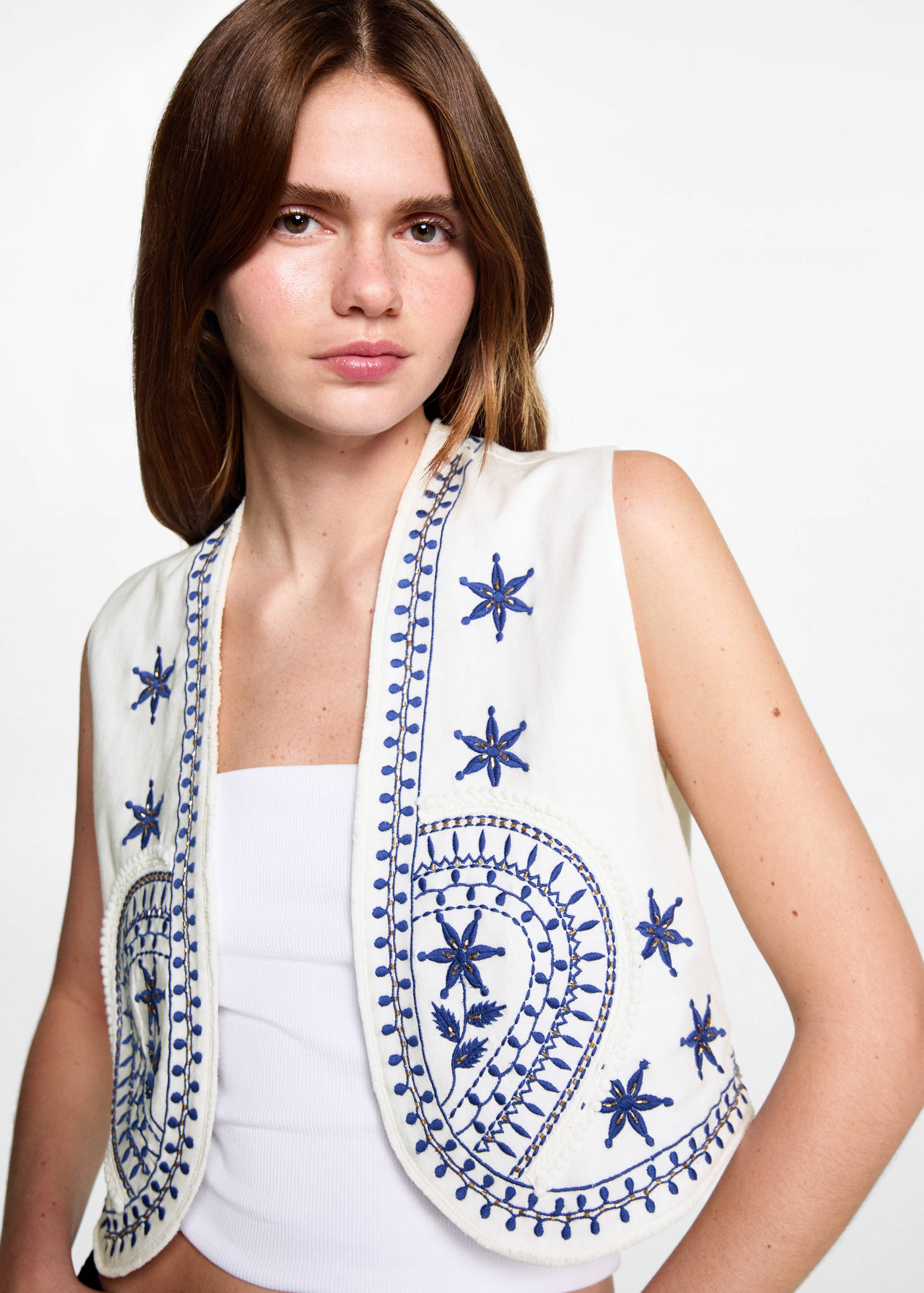 Beaded embroidered vest - Details of the article 1