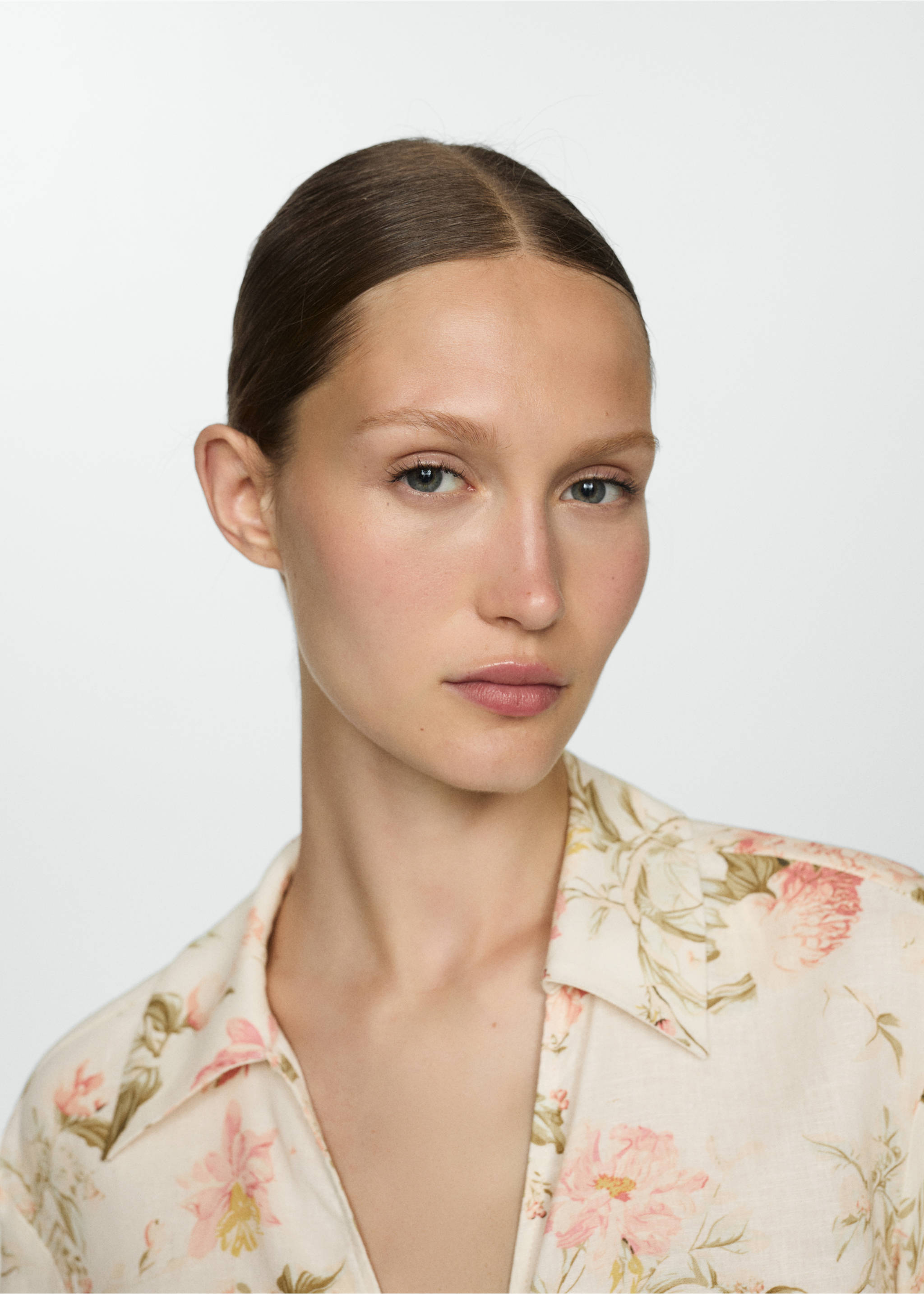 Blouse en lin à fleurs - Détail de l'article 1, Vanille. Ref: 67067110-00.