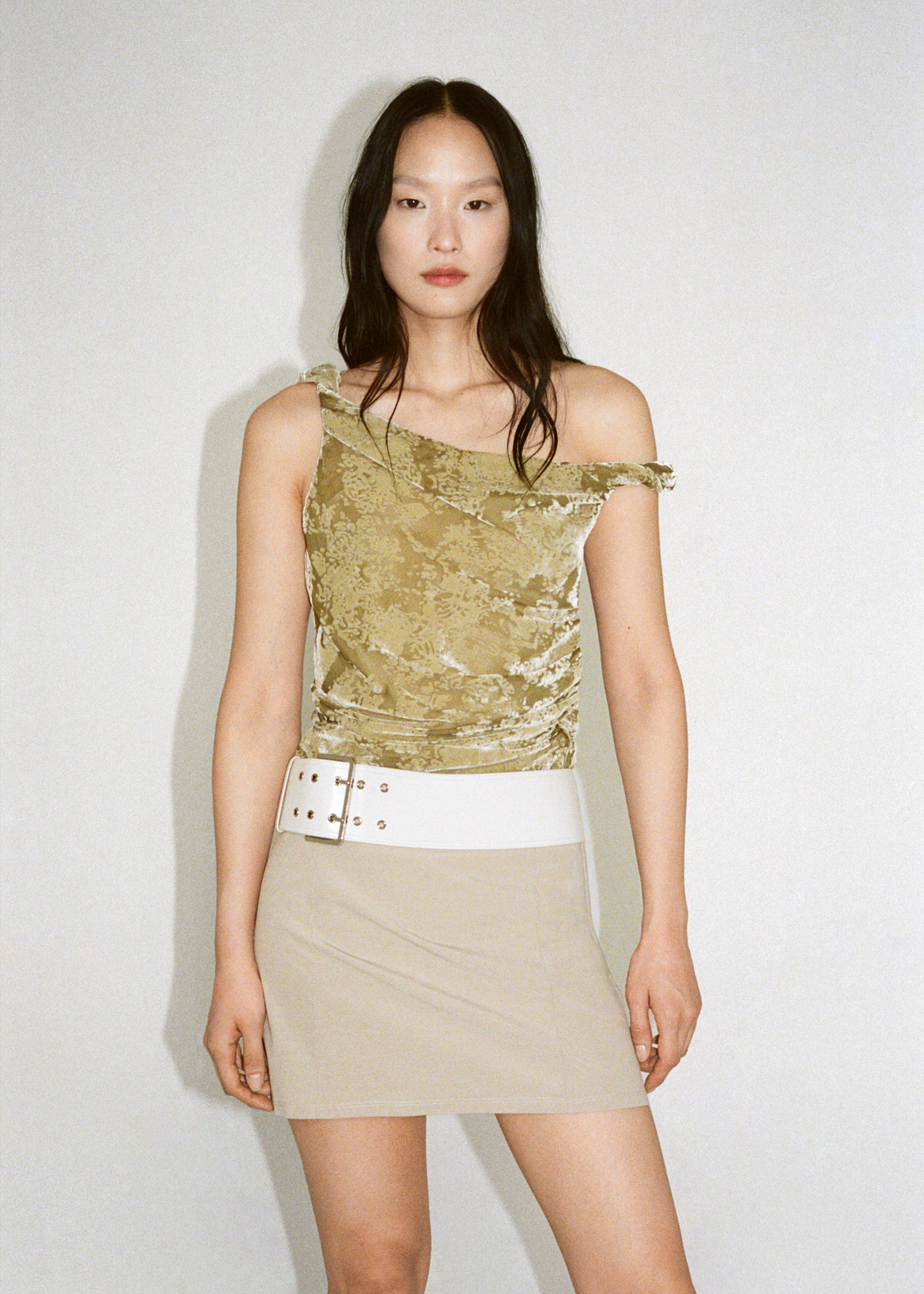 Draped top with velvet detail - Details of the article 7