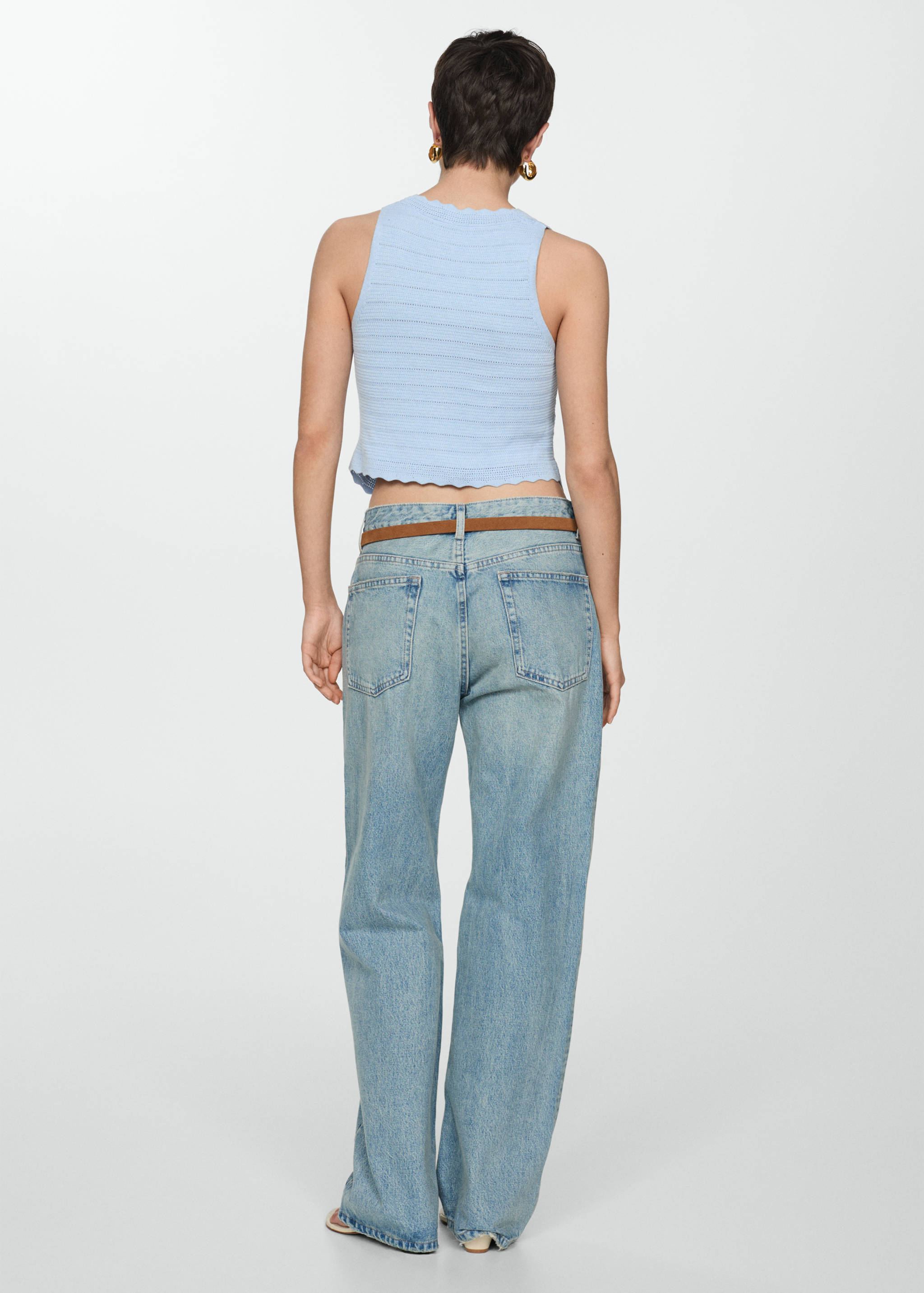 Strickweste mit Lochmusterdetails - Rückseite des Artikels