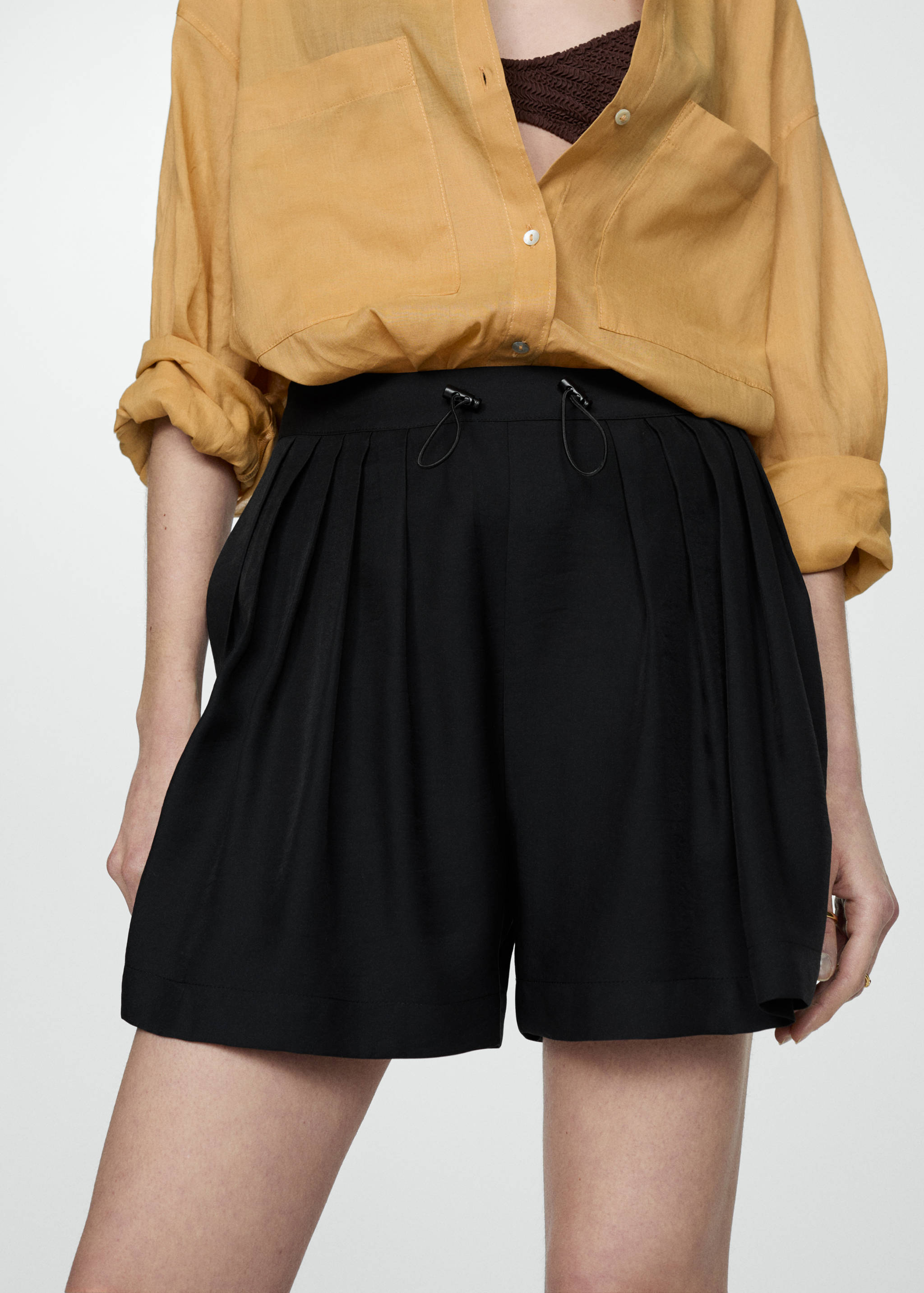 Plissierte Shorts mit verstellbarem Saum - Mittlere Ansicht