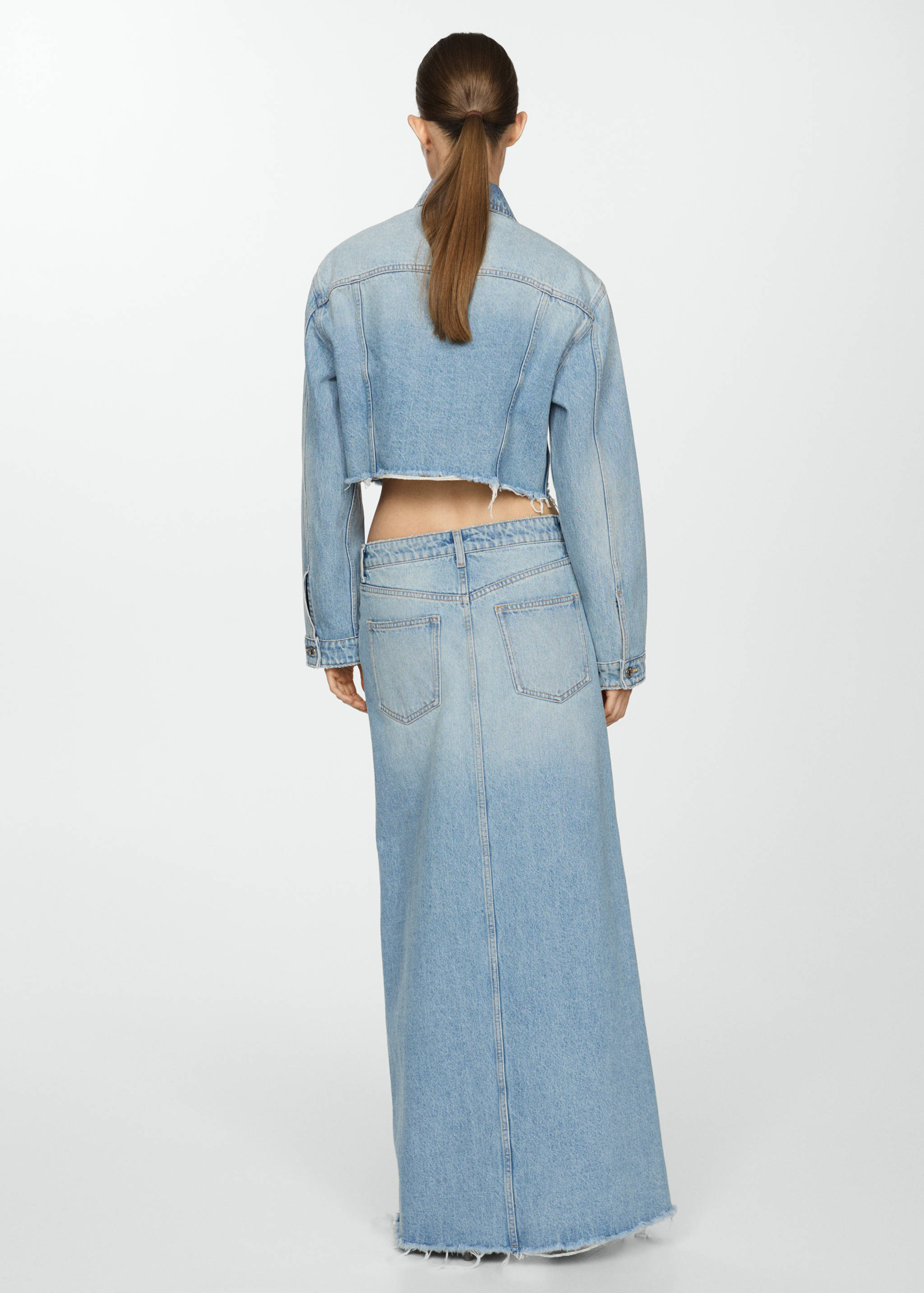 Denim skirt with frayed hem - Reverse of the article