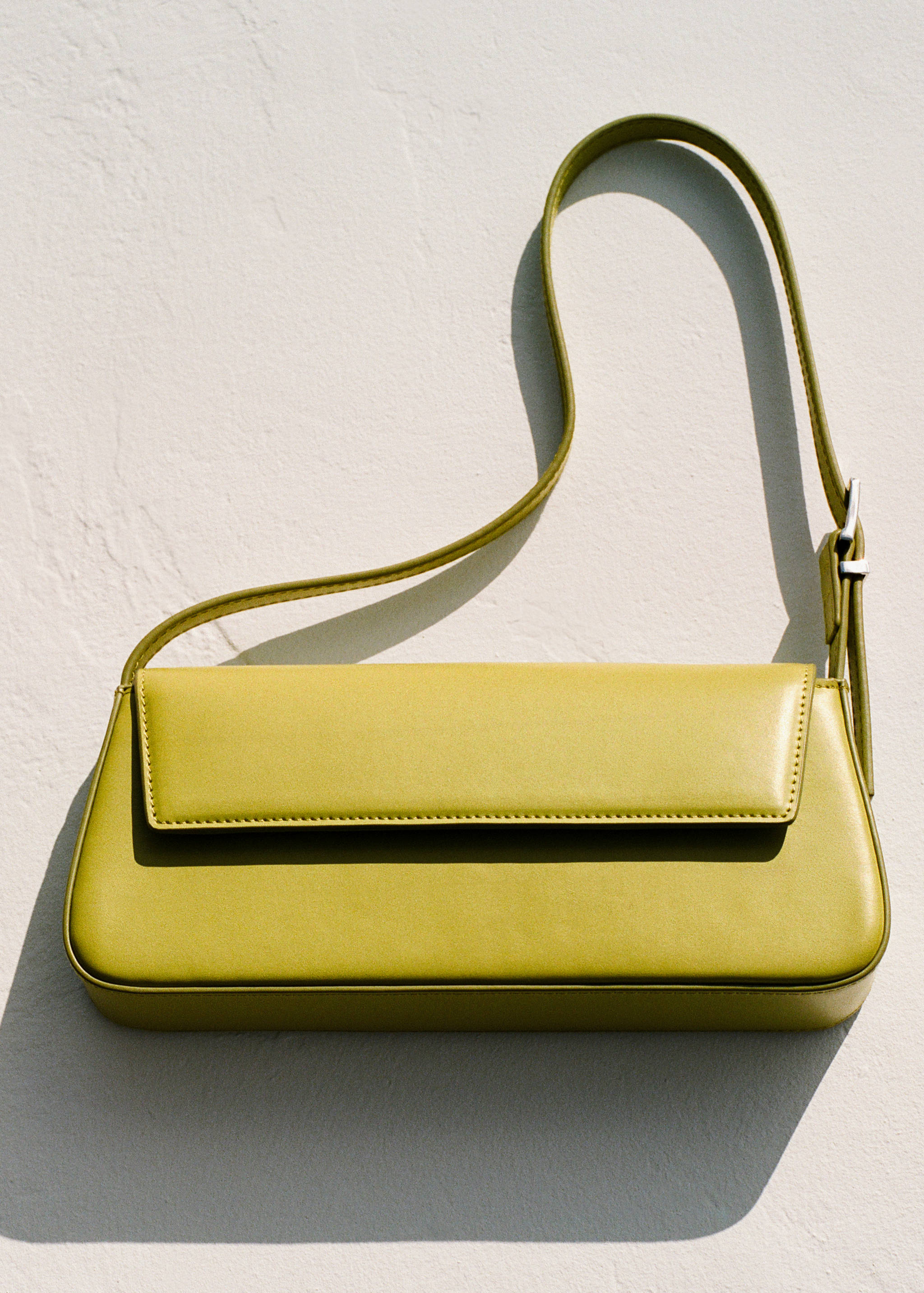 Shoulder bag with strap - General plane