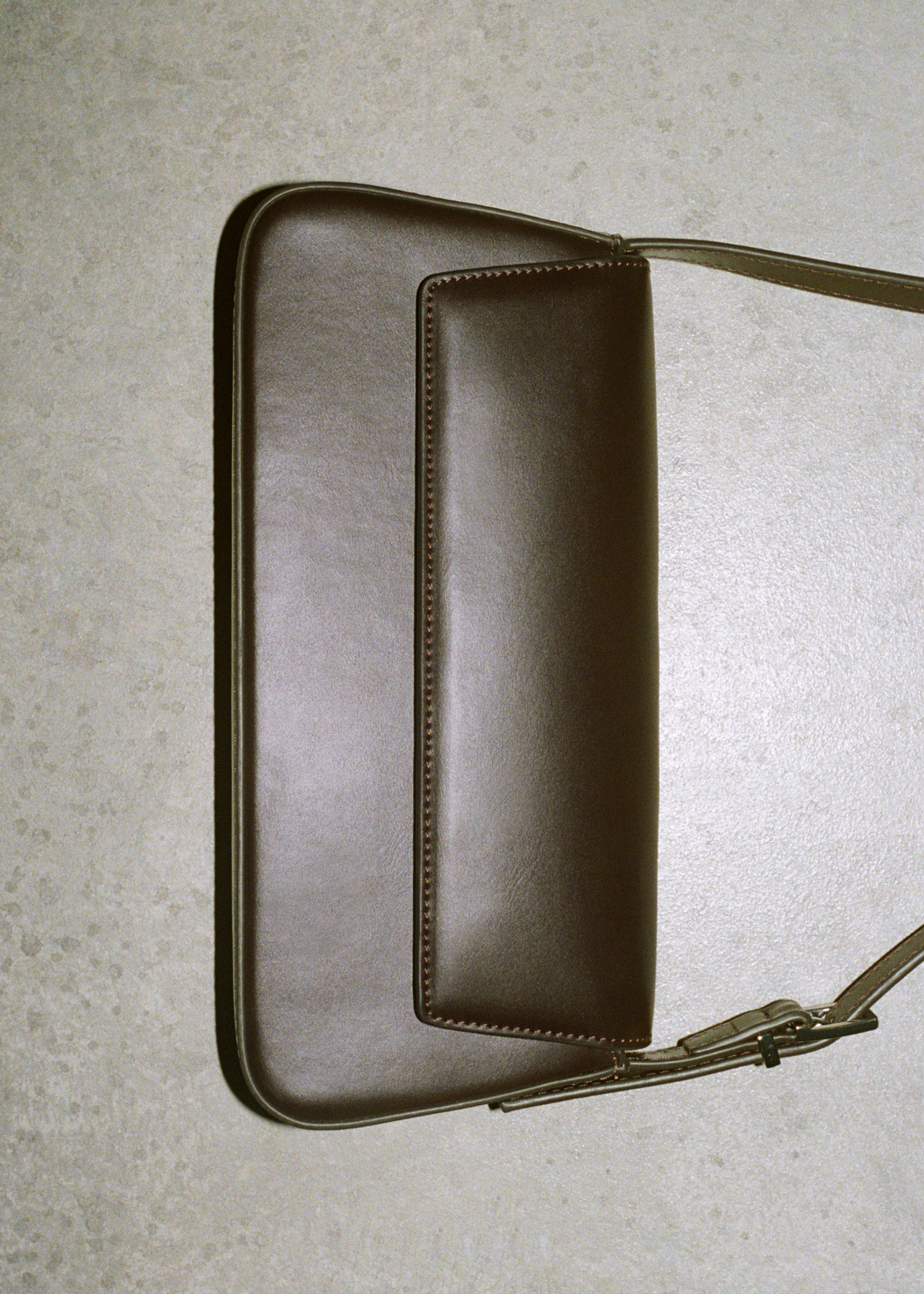 Shoulder bag with strap - Details of the article 6