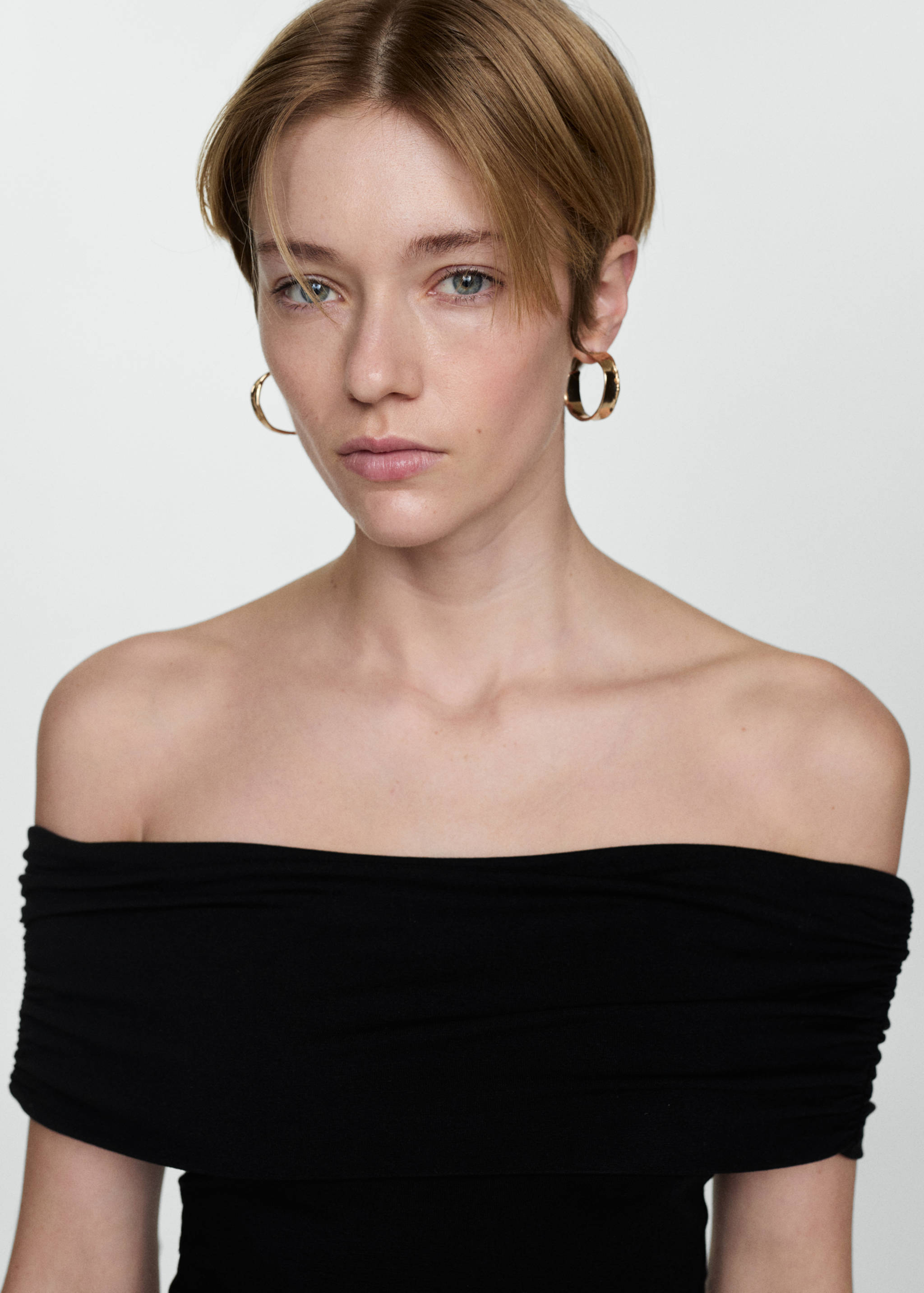 Short off-the-shoulder dress - Details of the article 1