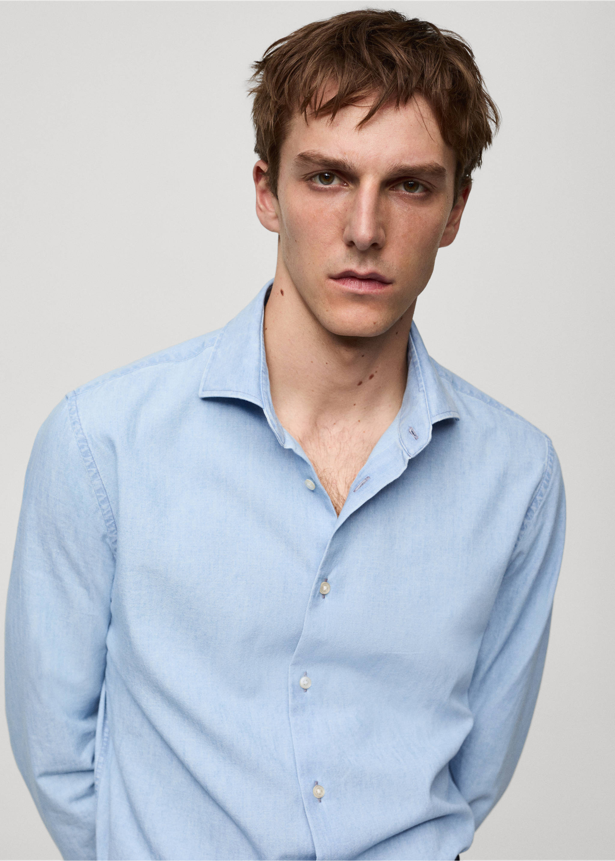 100% indigo cotton slim-fit shirt - Details of the article 1, Sky Blue. Ref: 67068267-00.