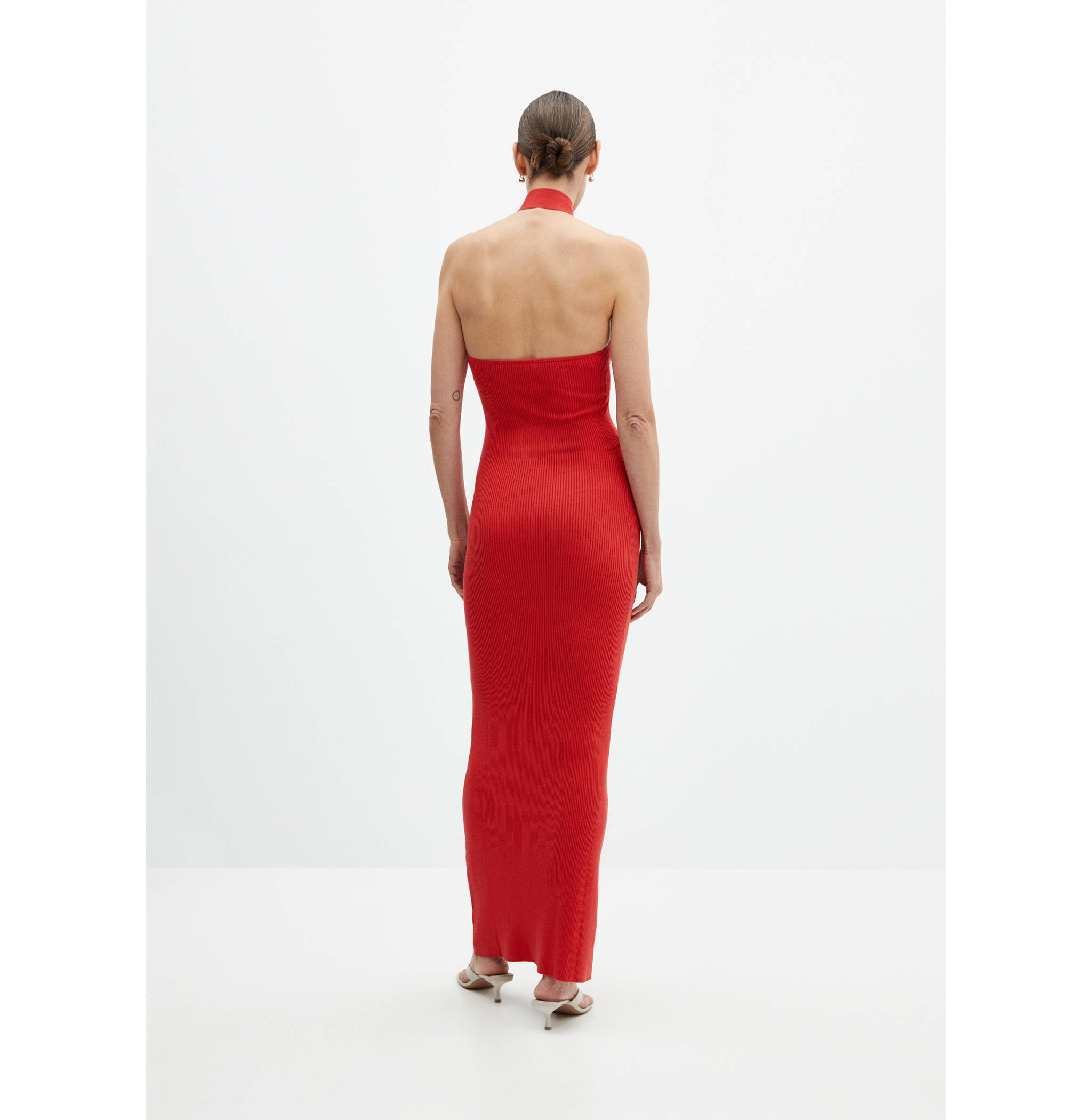Halter-neck knitted dress - Reverse of the article
