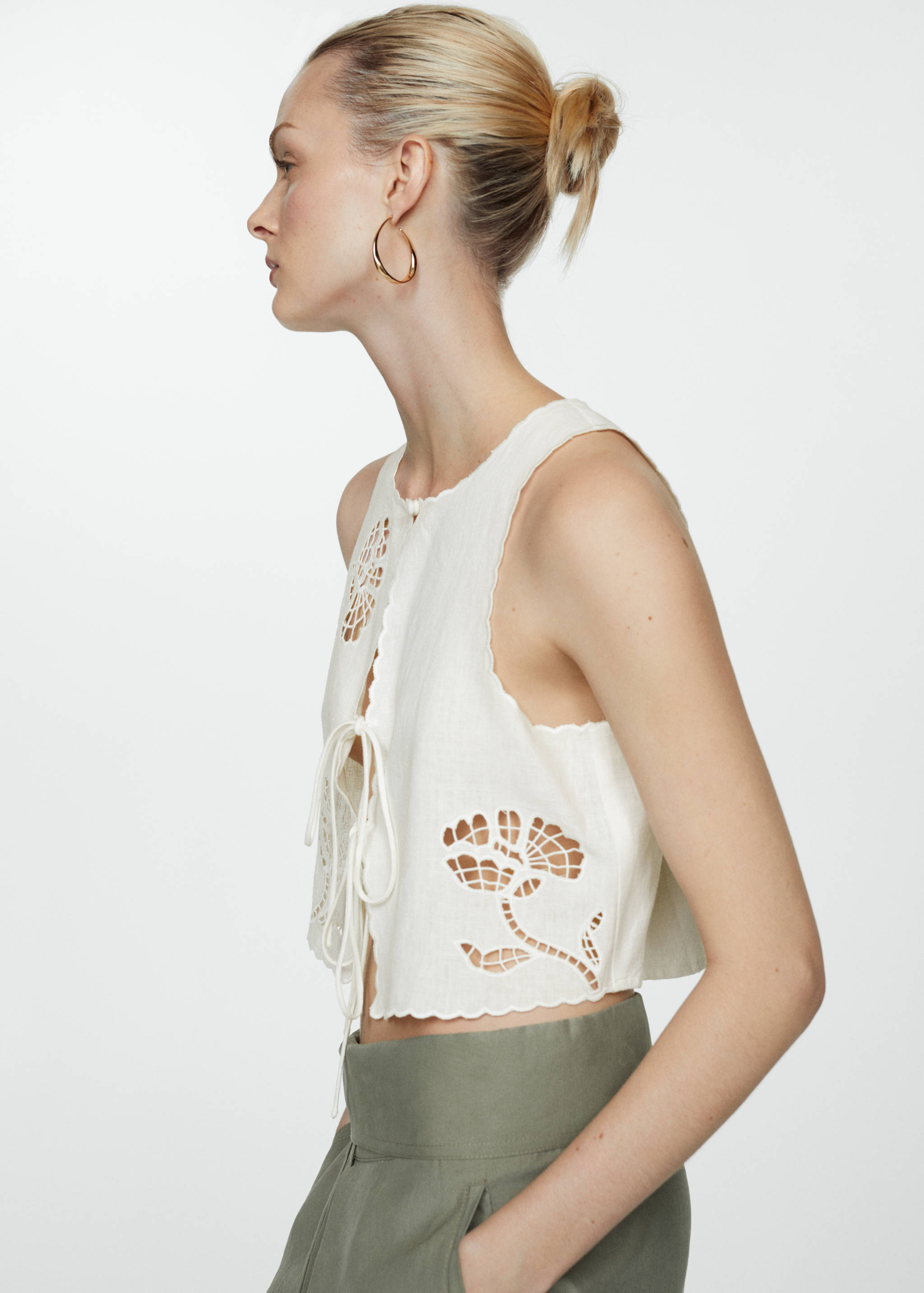 Linen top with lace detail - Details of the article 2