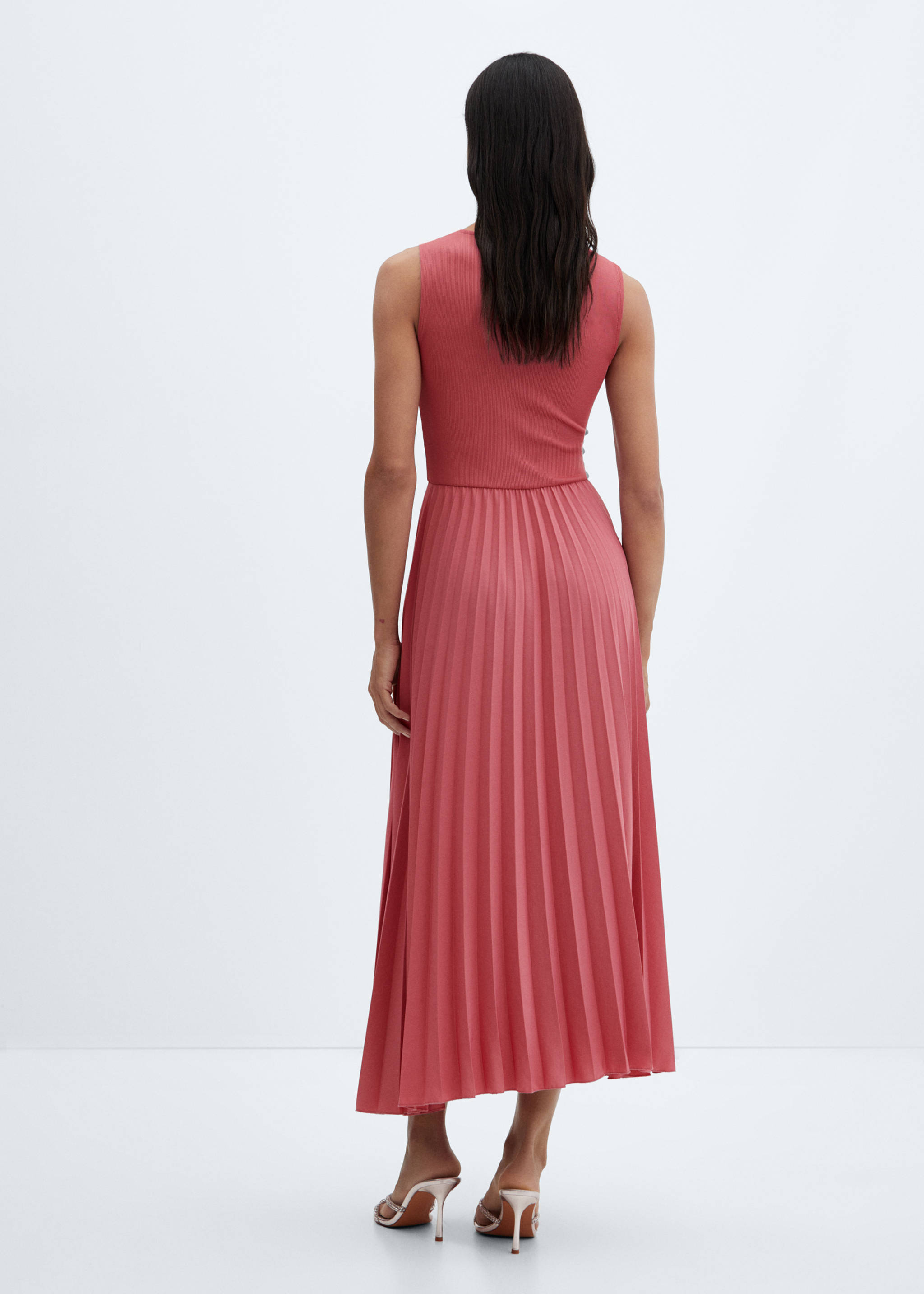 Pleated hem dress - Reverse of the article