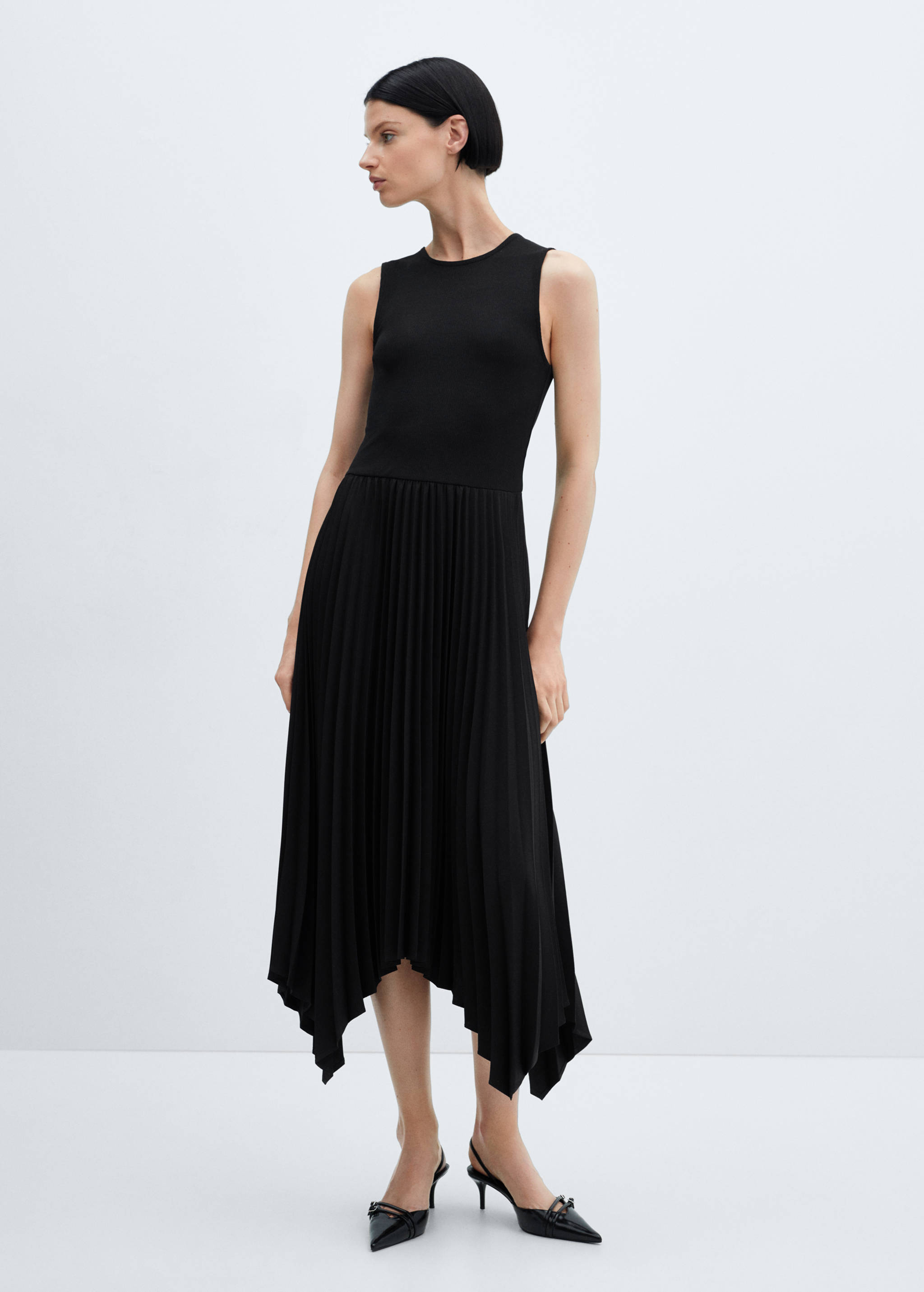 Pleated hem dress - General plane