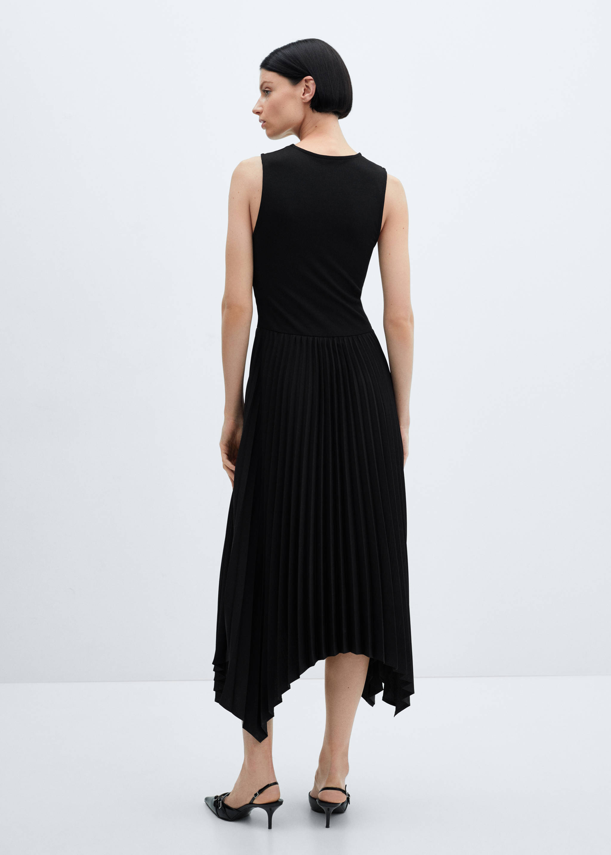 Pleated hem dress - Reverse of the article