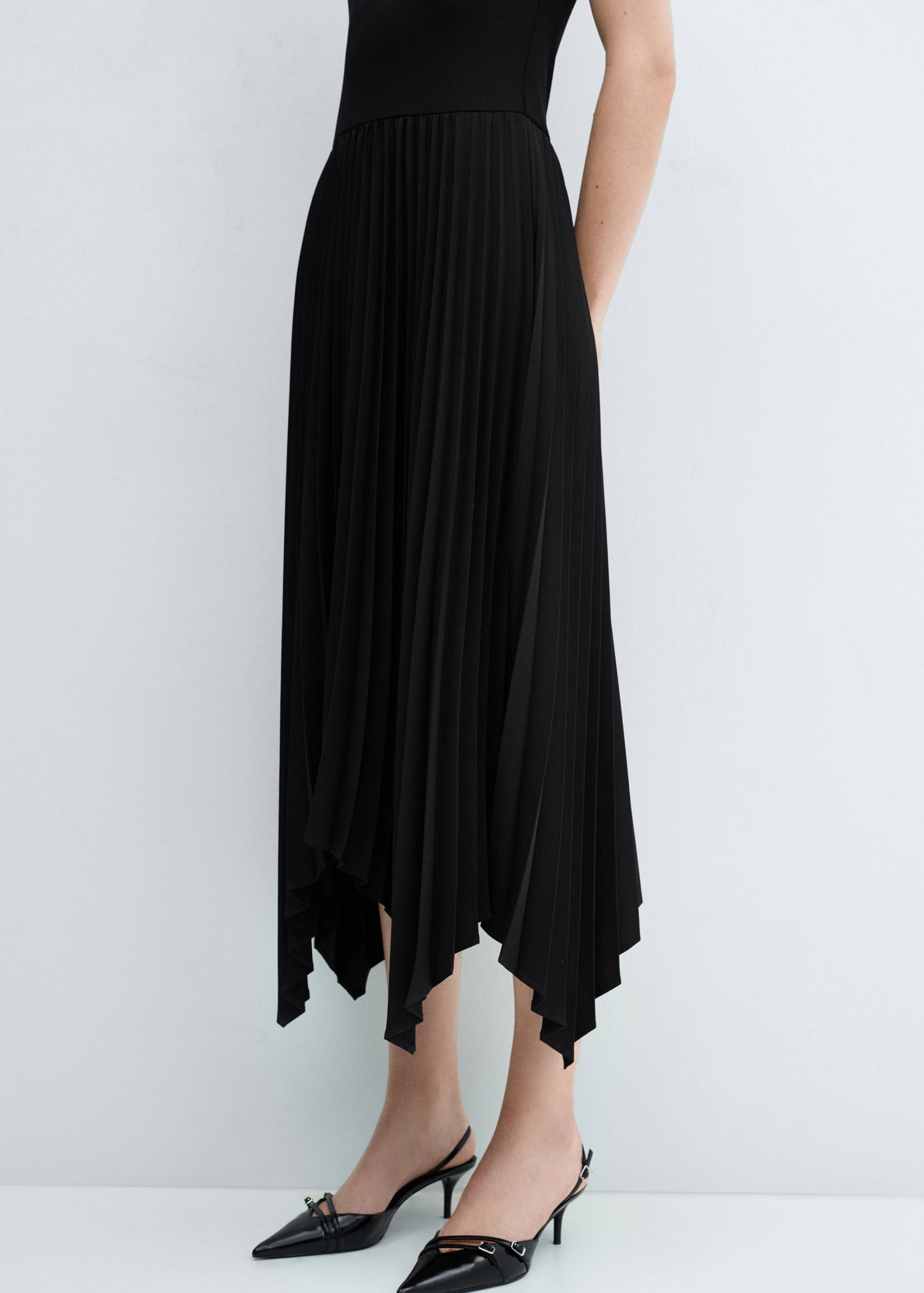 Pleated hem dress - Details of the article 3
