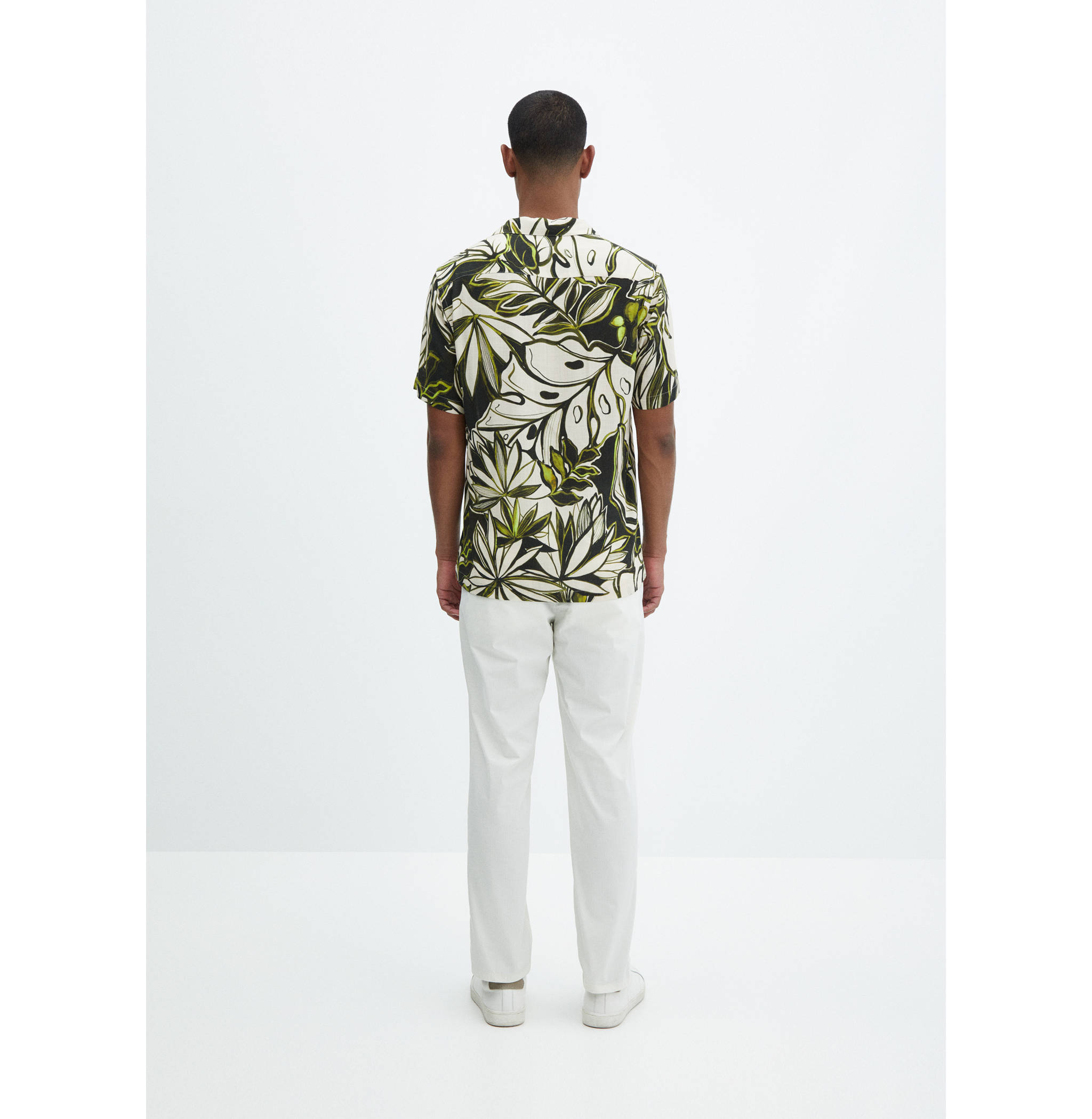 Camisa fluida com estampado havaiano - Verso do artigo