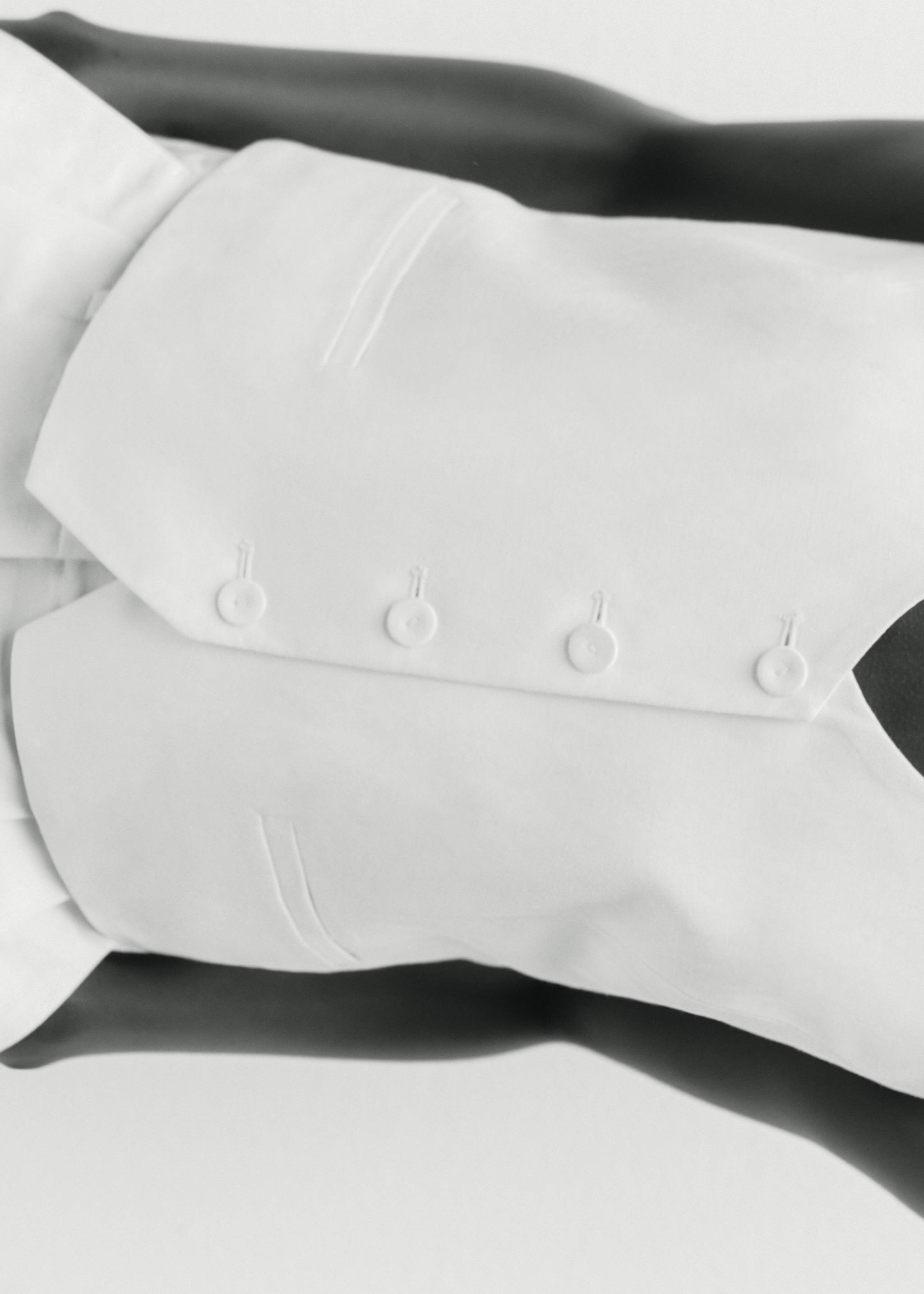 Linen waistcoat with buttons - Details of the article 3, White. Ref: 67069229-00.