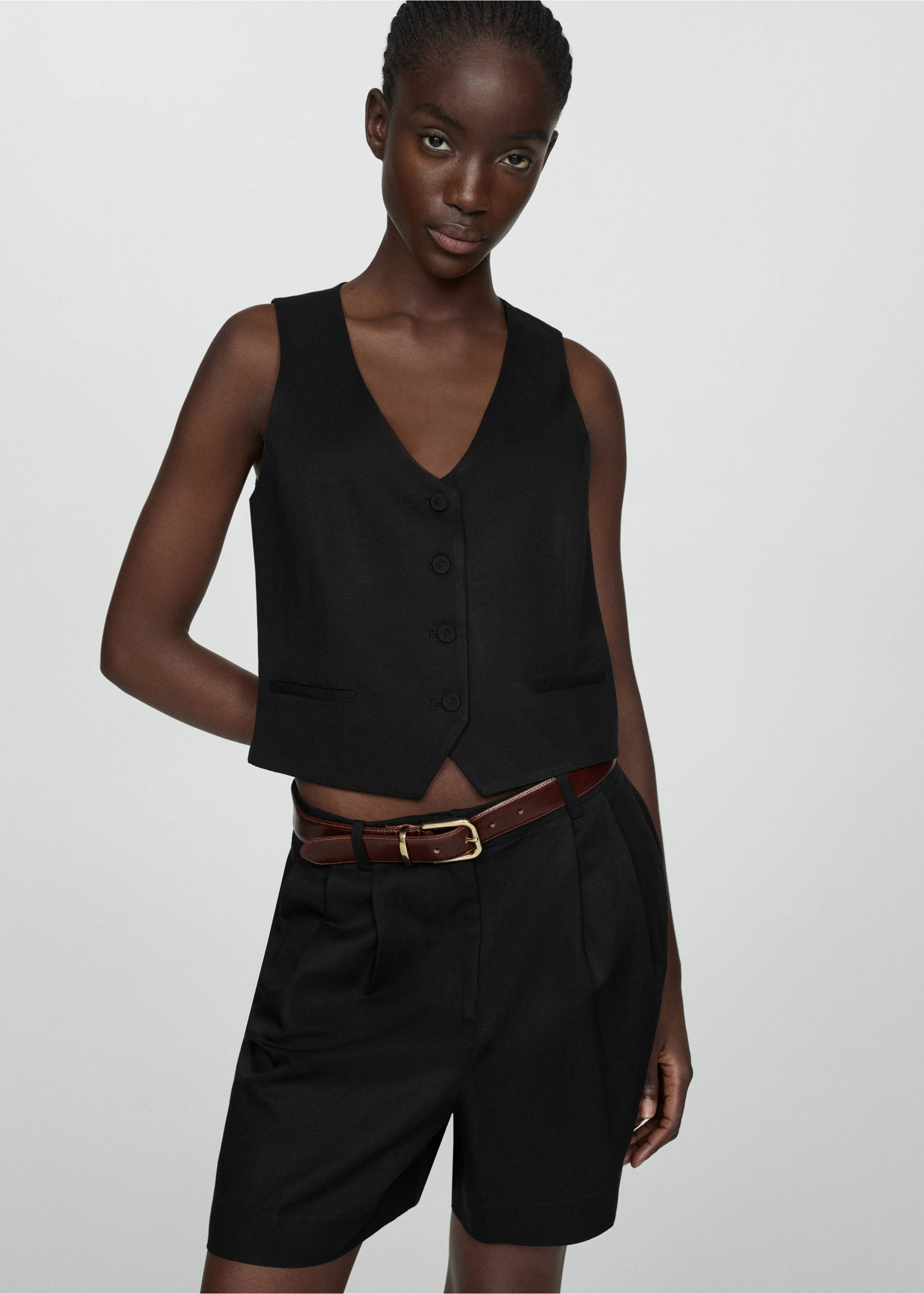 Linen vest with buttons - Medium plane, Black. Ref: 67069229-00.