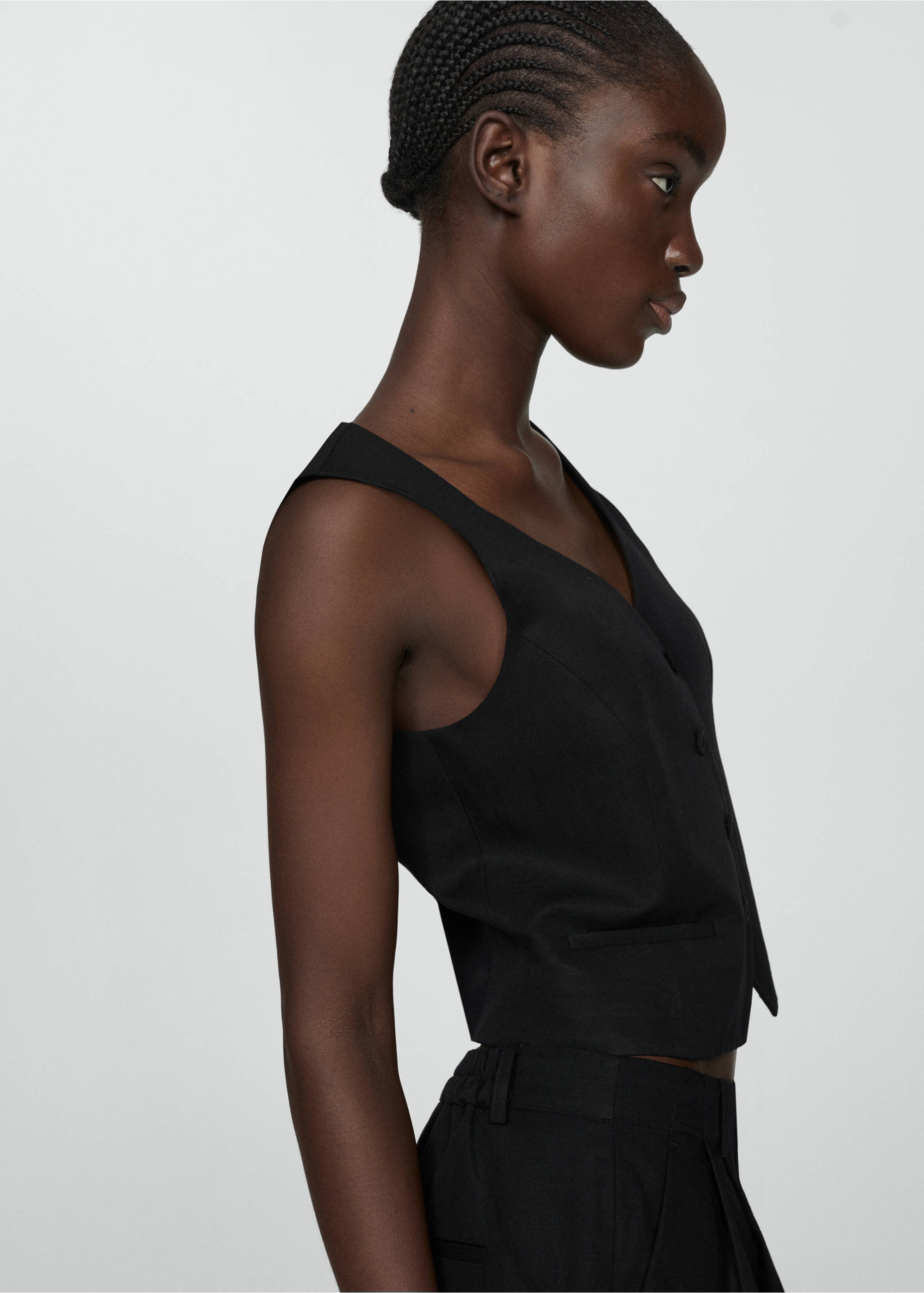 Linen vest with buttons - Details of the article 2, Black. Ref: 67069229-00.