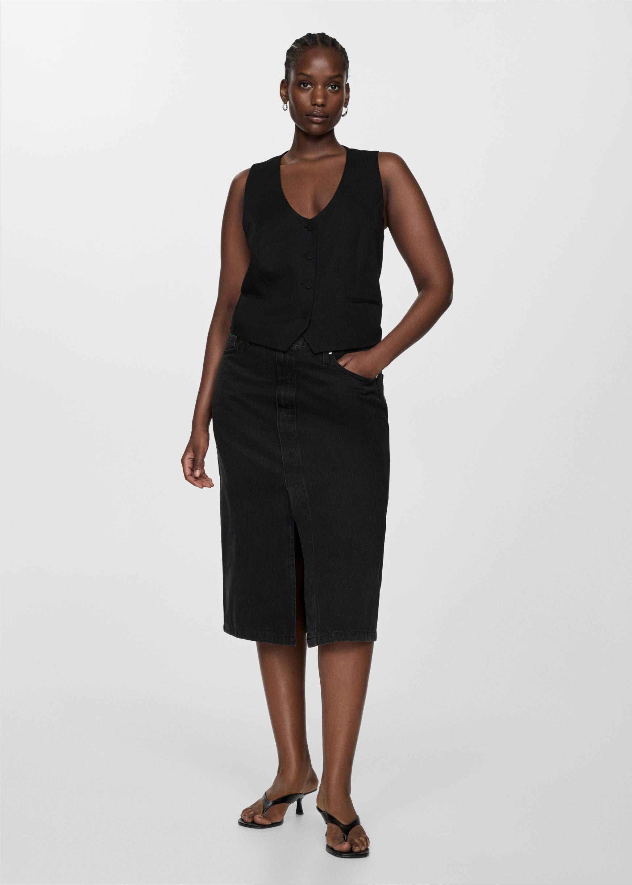 Linen vest with buttons - Details of the article 6, Black. Ref: 67069229-00.