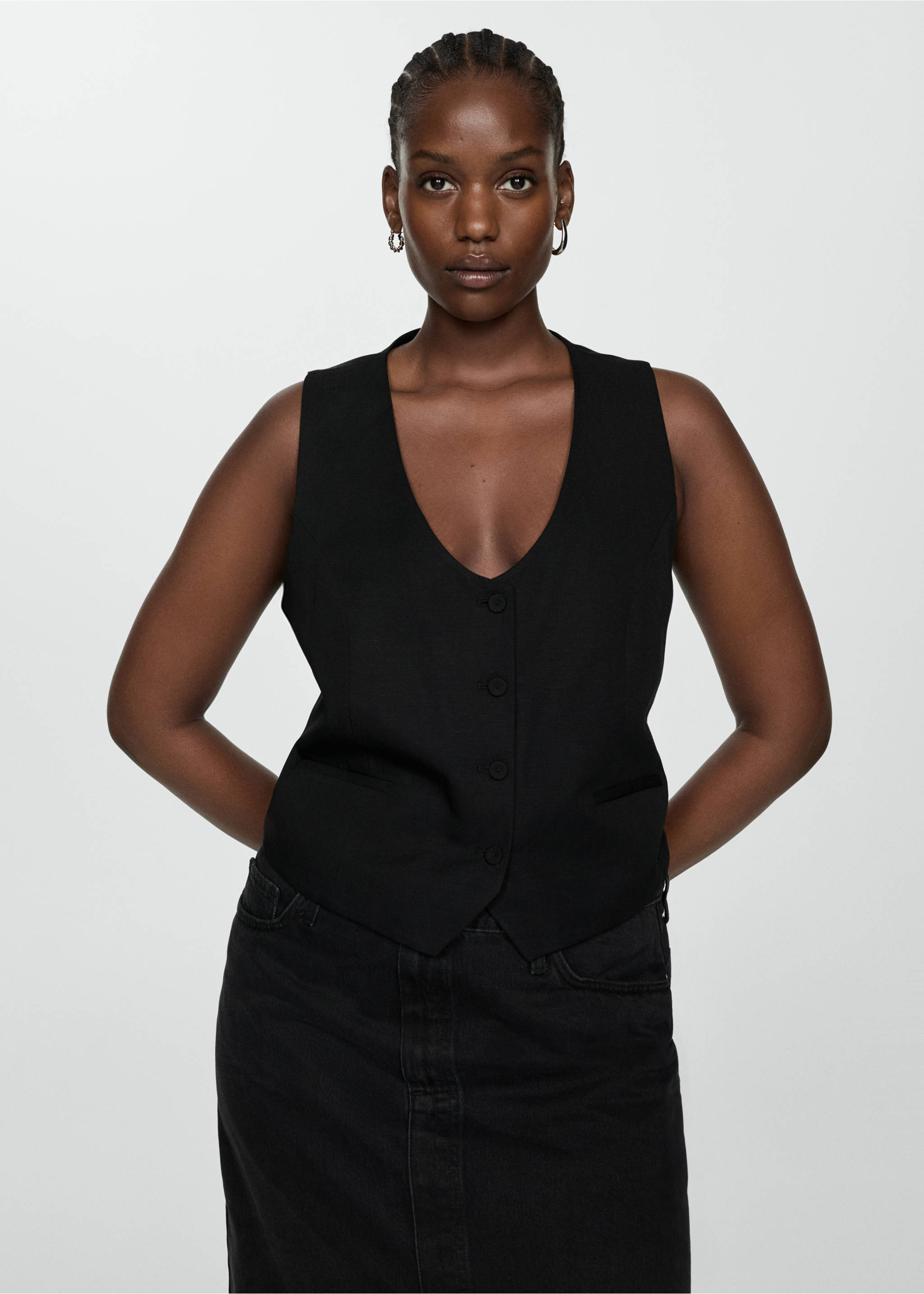 Linen vest with buttons - Details of the article 5, Black. Ref: 67069229-00.