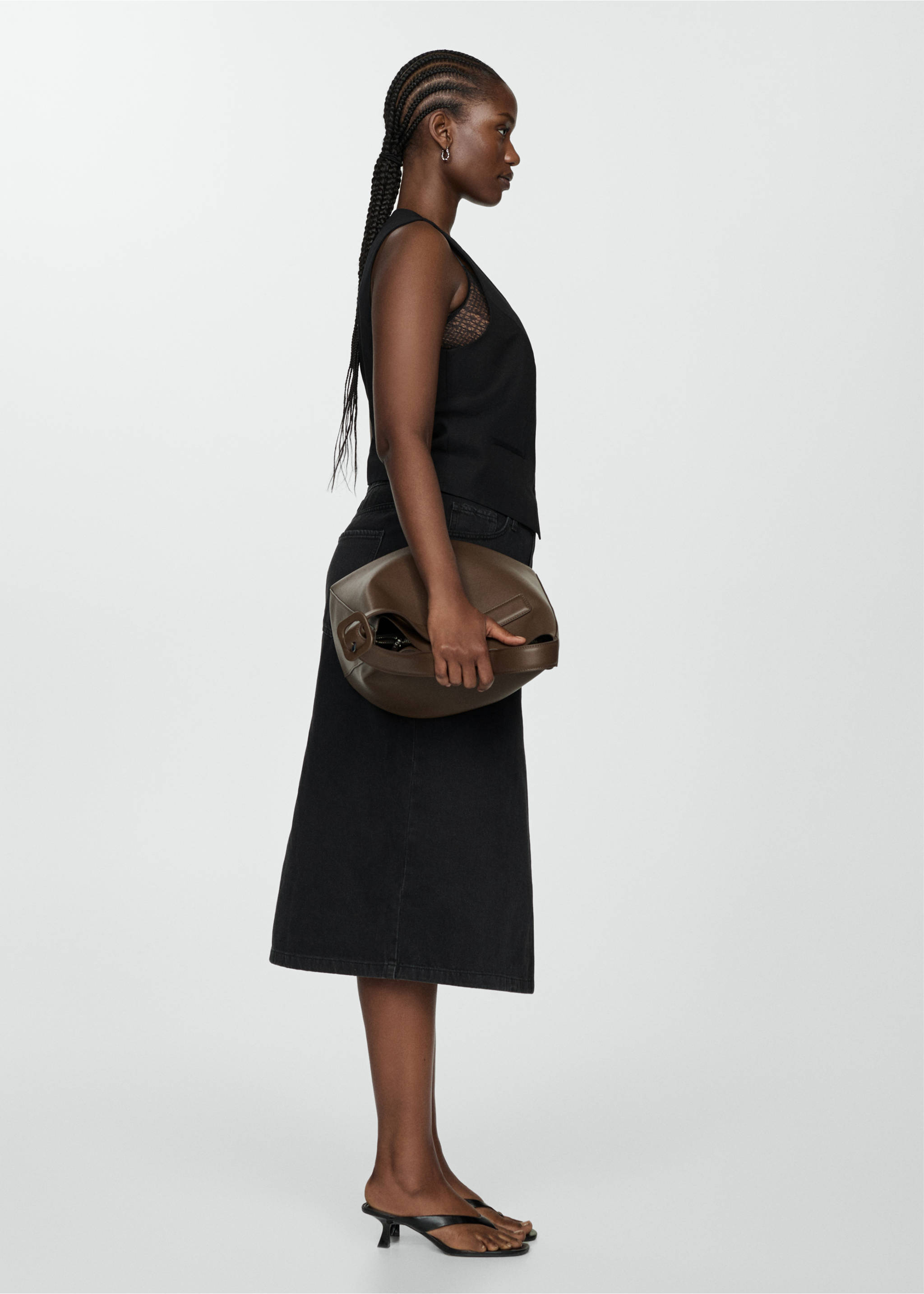 Linen vest with buttons - Details of the article 4, Black. Ref: 67069229-00.
