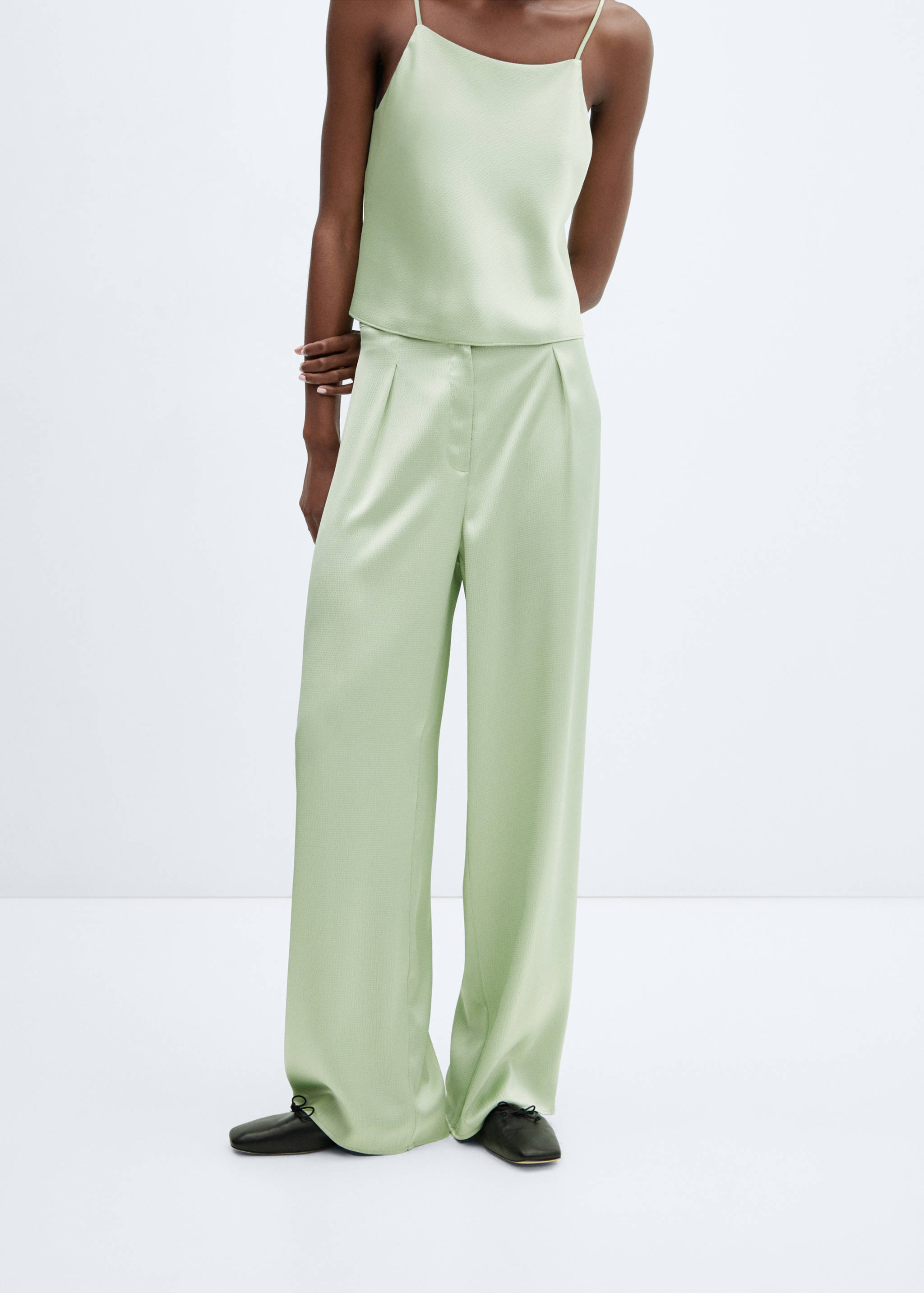 Pantalón fluido satinado - Plano medio