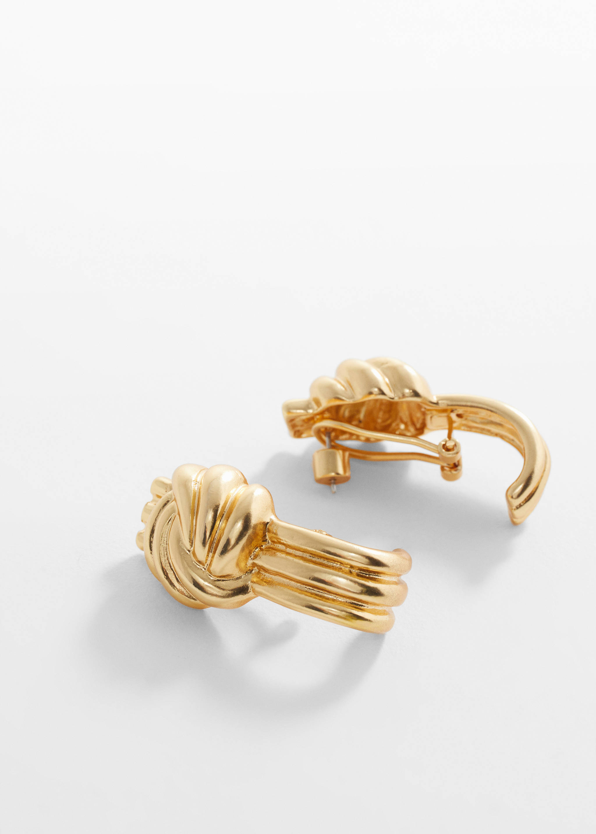 Boucles d'oreilles motif entrelacé - Plan moyen