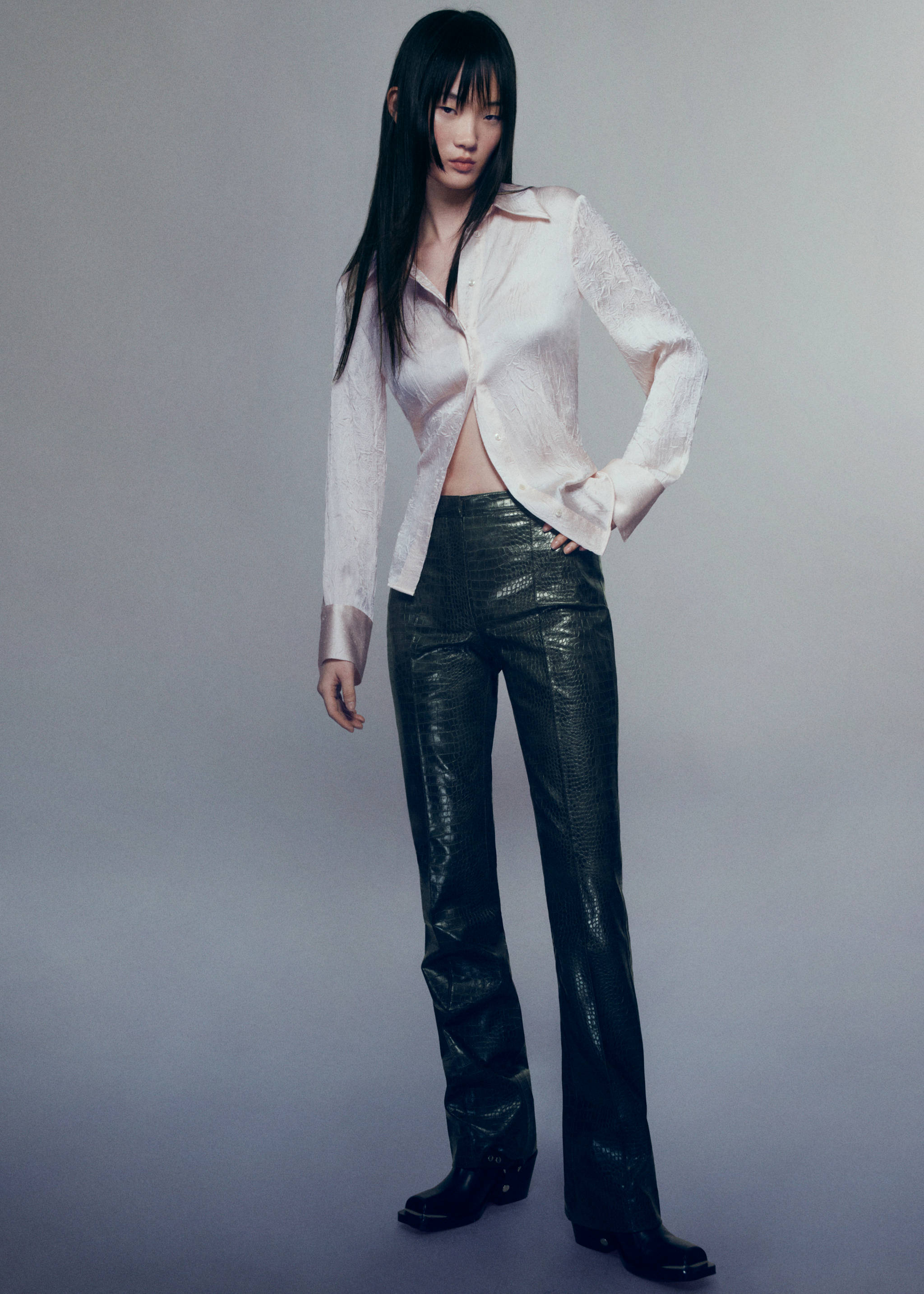 Flared pants with animal-print effect - Details of the article 7
