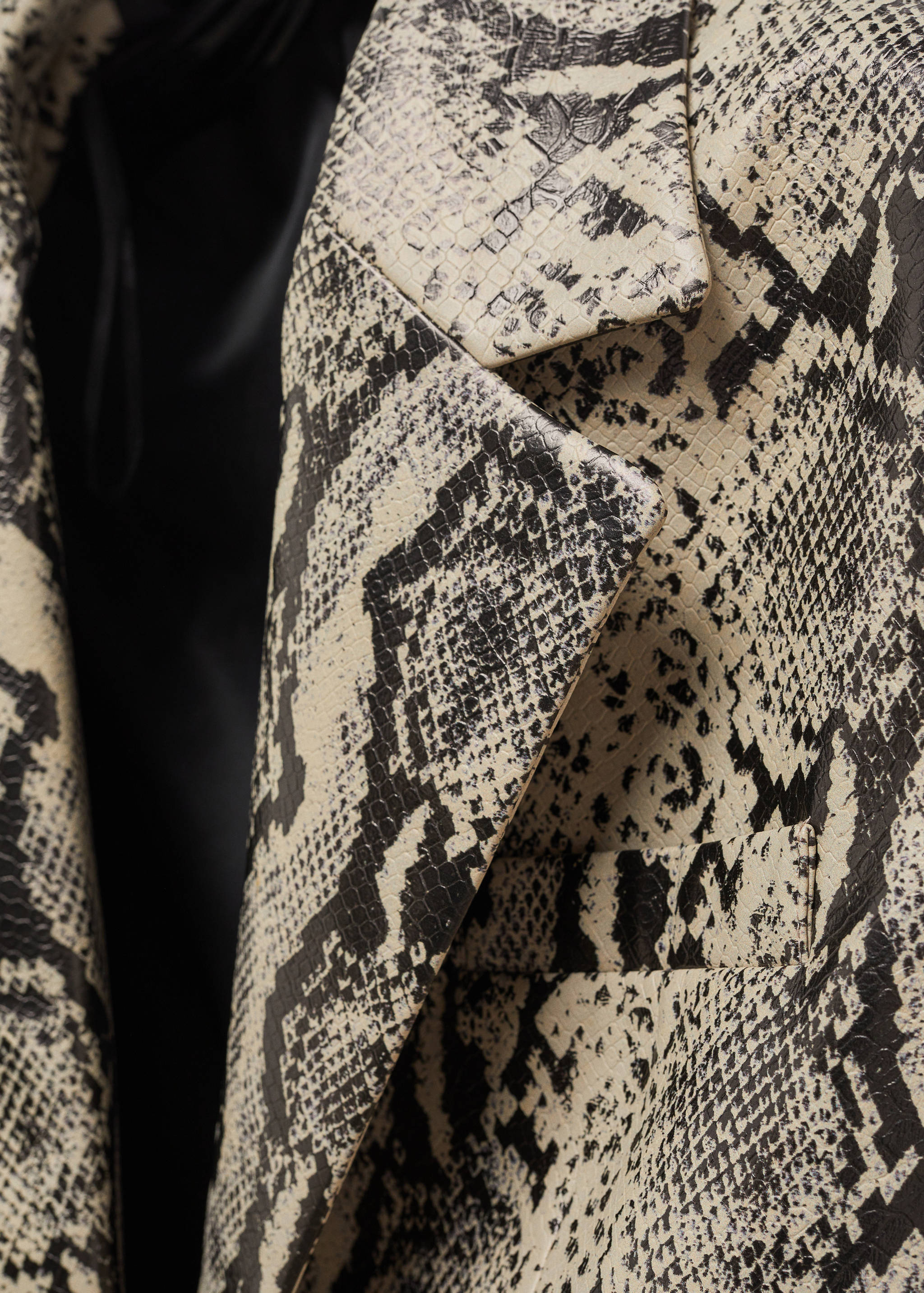 Snake effect blazer - Details of the article 8