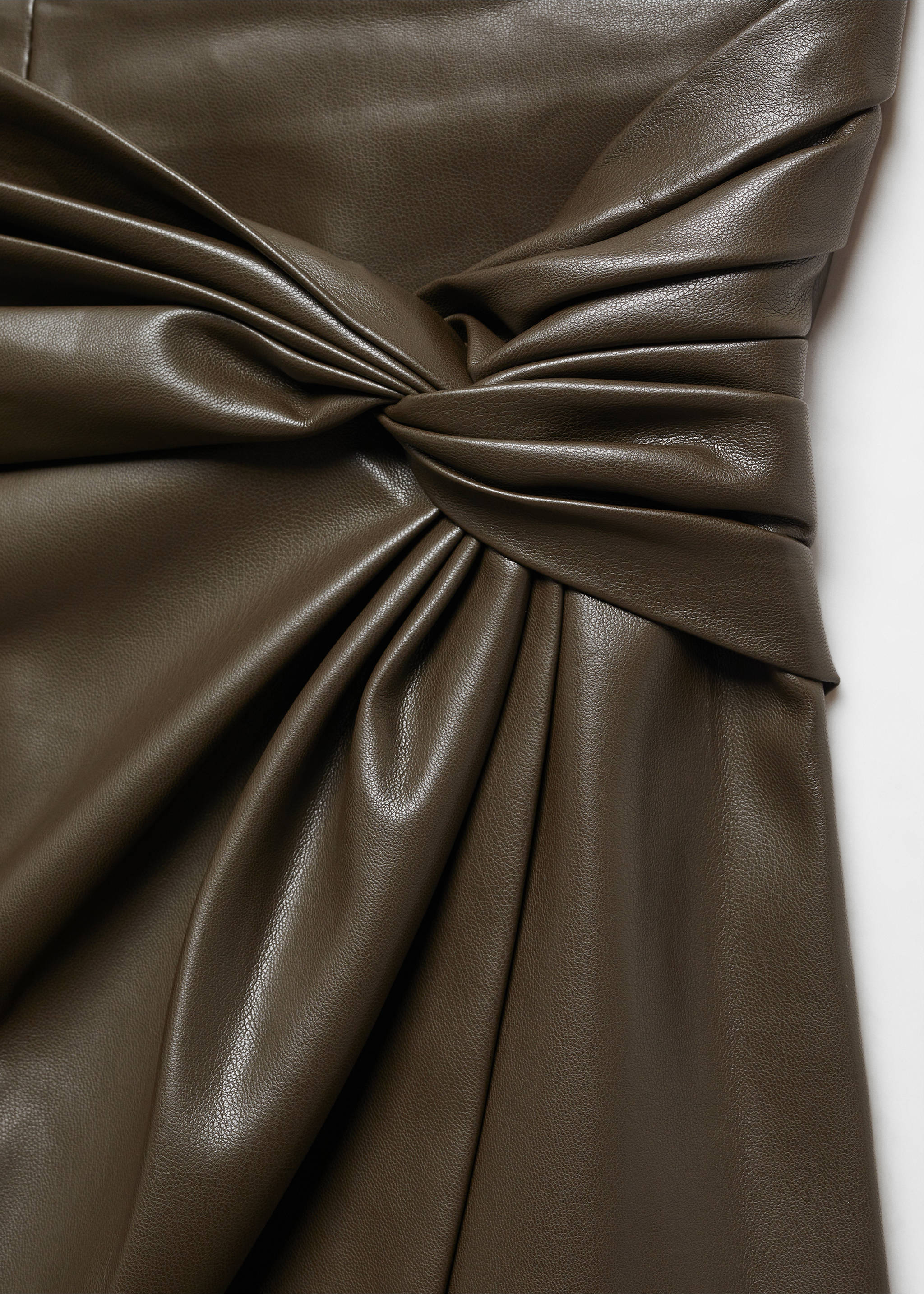 Faux-leather culottes - Details of the article 8, Khaki. Ref: 67070472-00.