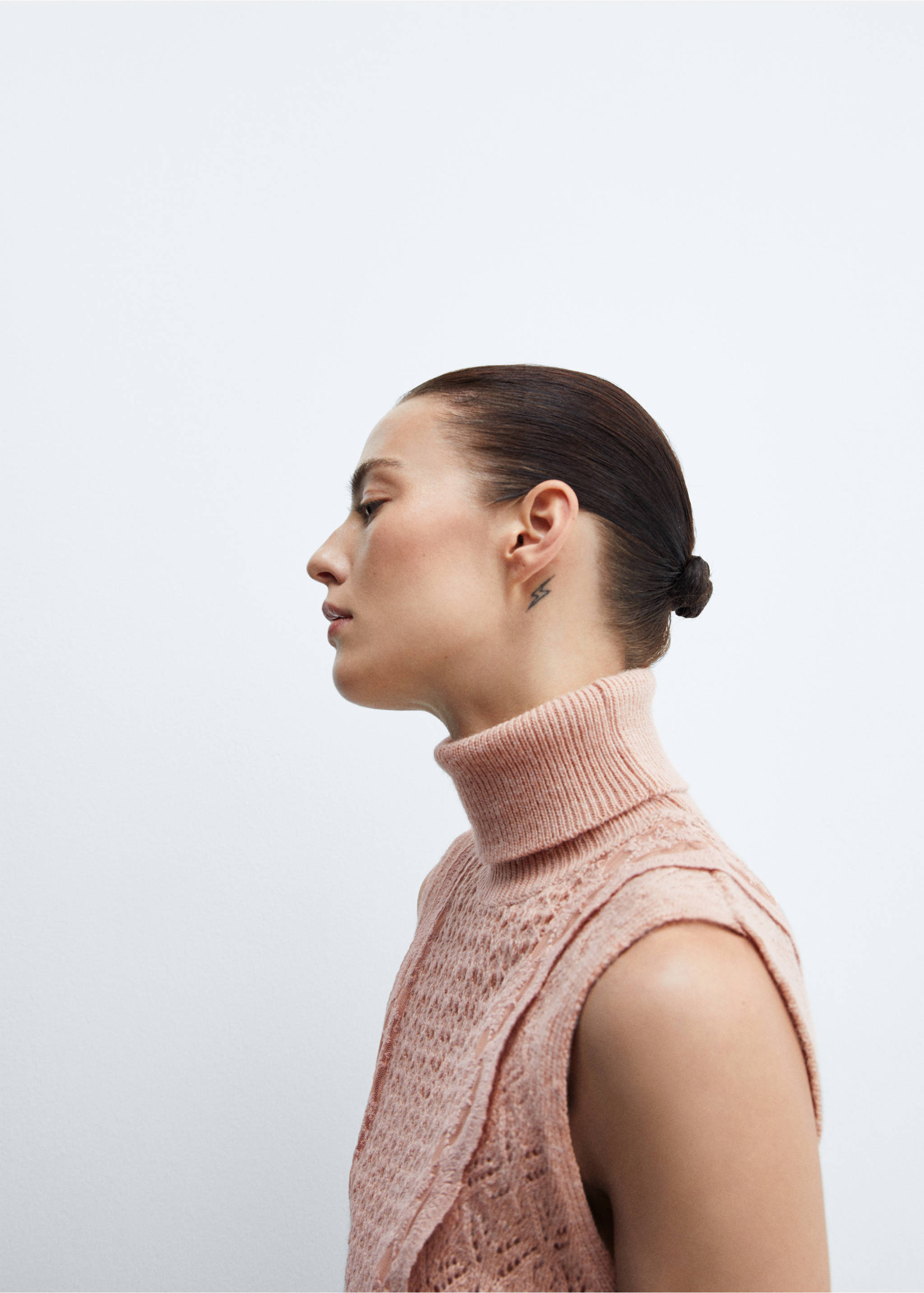 Ruffled openwork gilet - Details of the article 1, Pink. Ref: 67070482-00.