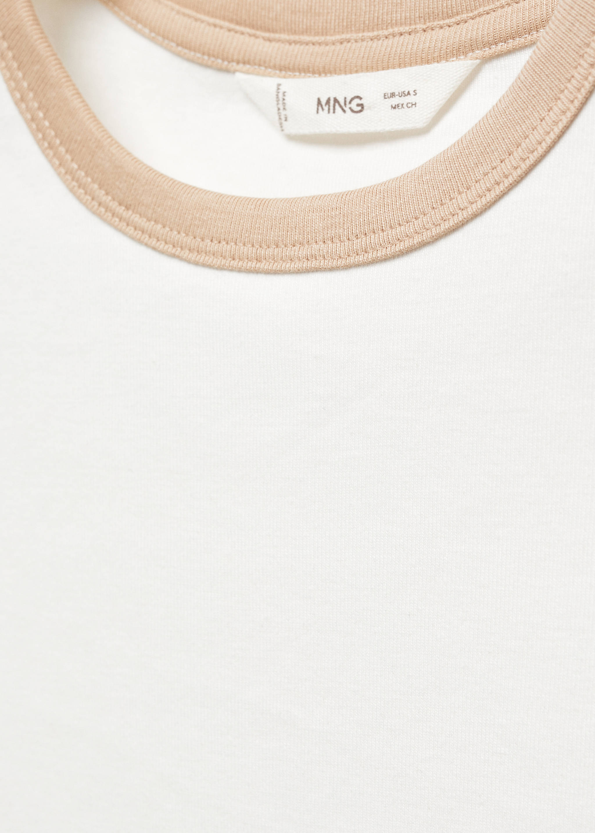 Cropped short-sleeved t-shirt - Details of the article 8
