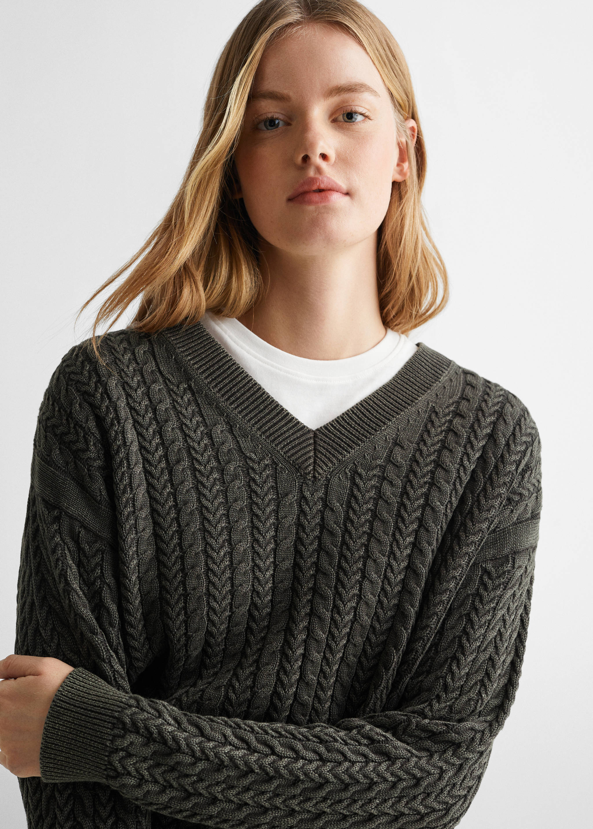 Braided knitted sweater - Details of the article 1