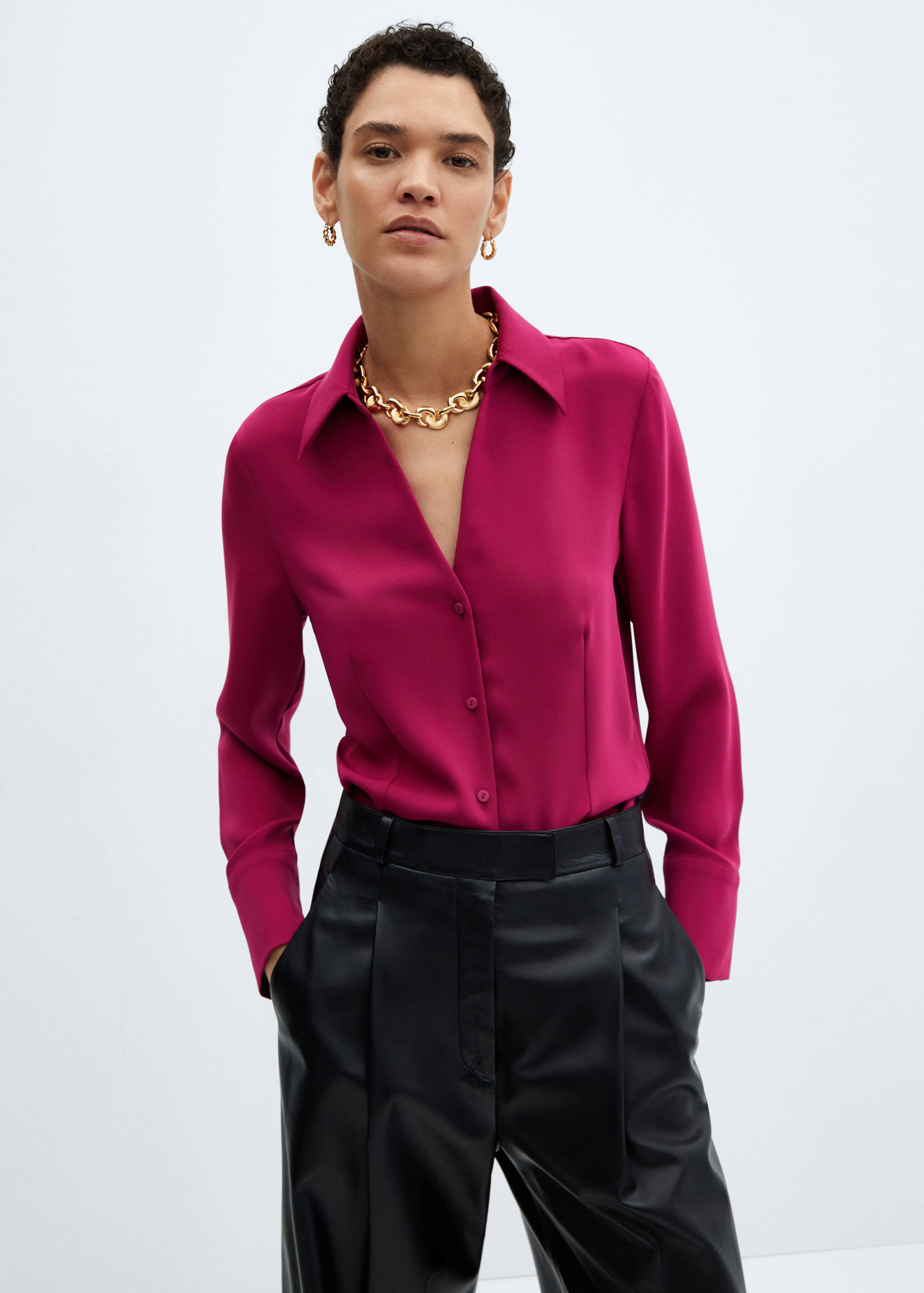 Chemise fluide détail coutures - Plan moyen