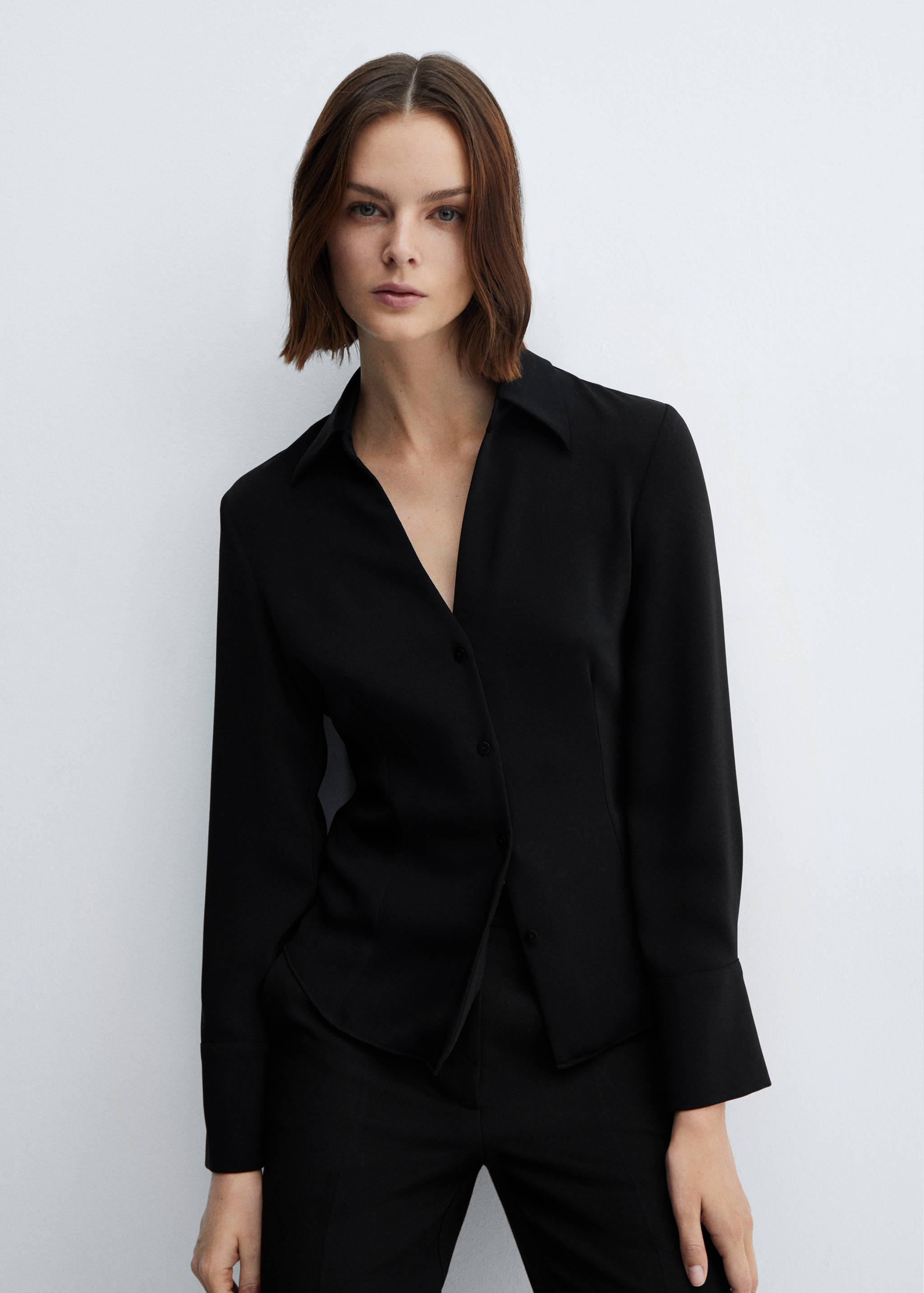 Chemise fluide détail coutures - Plan moyen