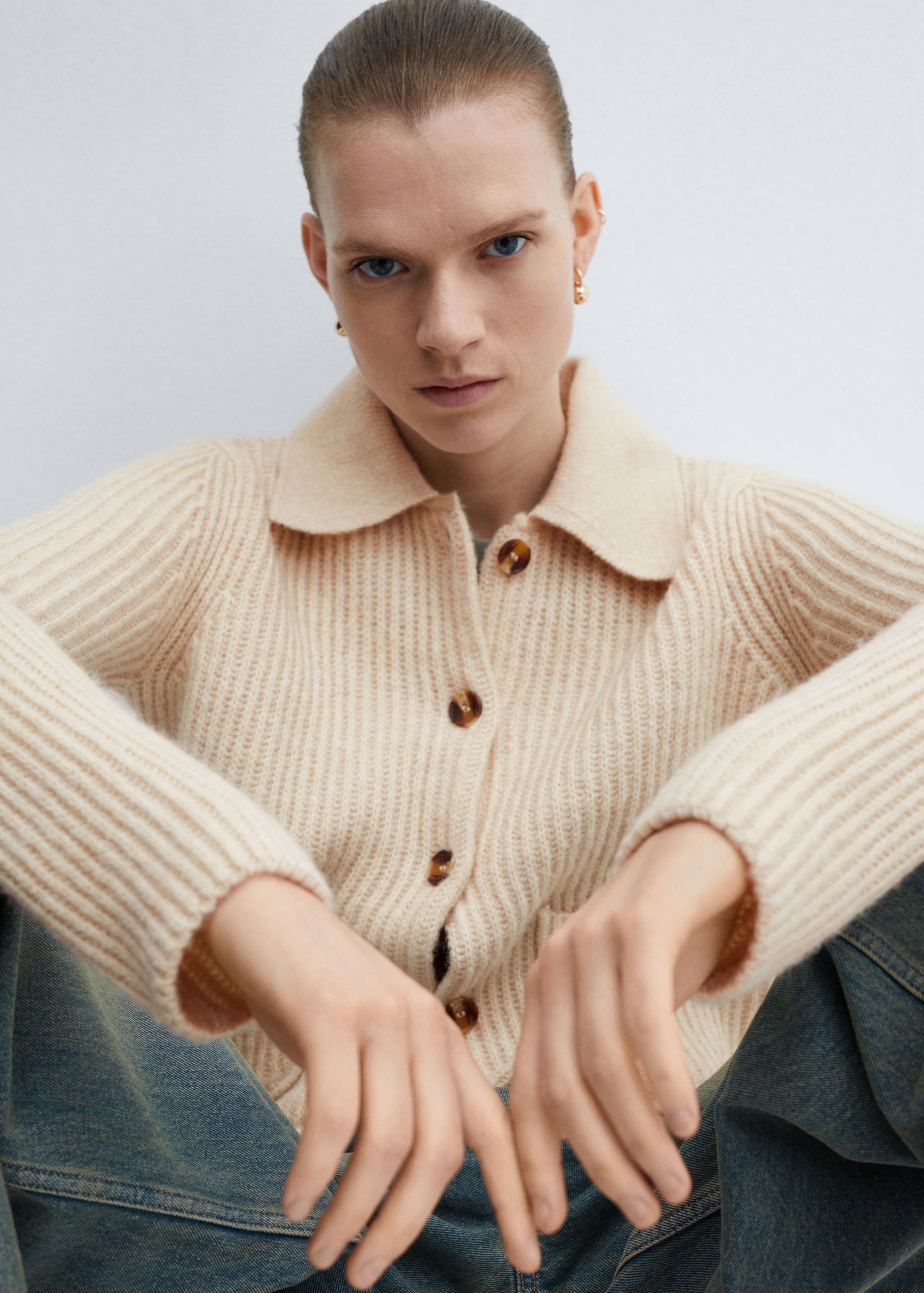 Cárdigan cuello bolsillos - Plano medio