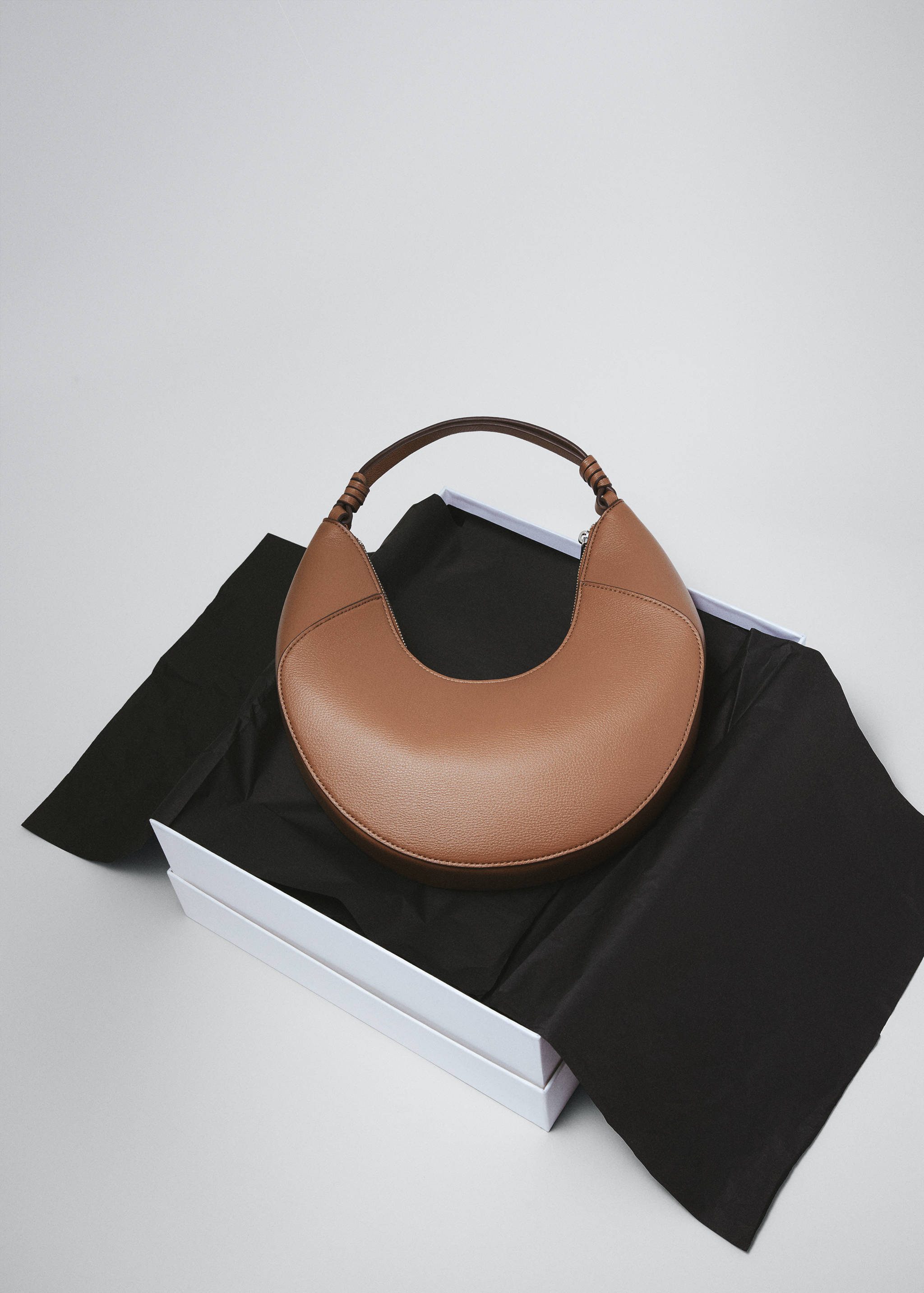 Faux-leather shoulder bag - Details of the article 9