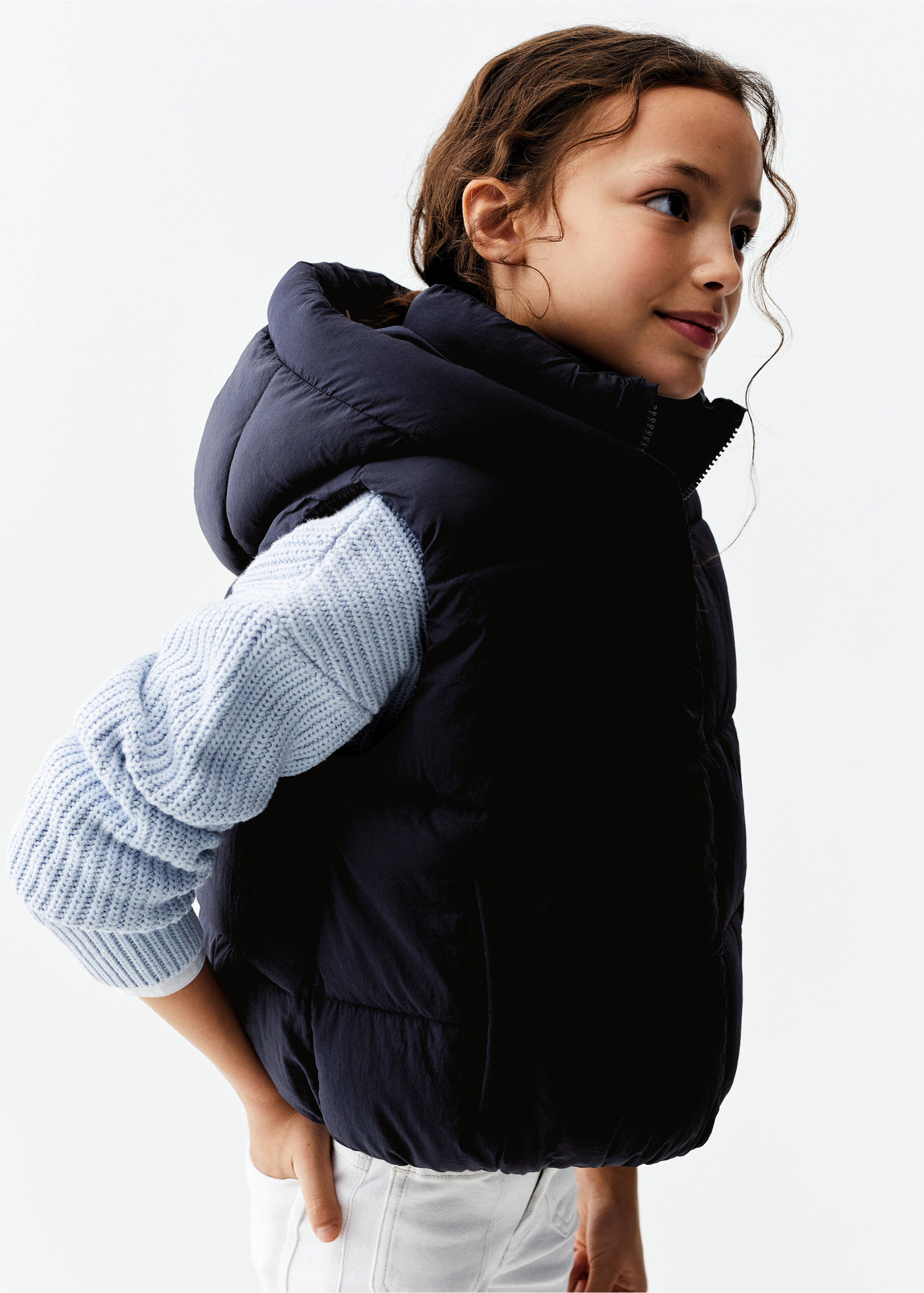 Gilet matelassé à capuche - Détail de l'article 1, Bleu marine foncé. Ref: 67073685-00.
