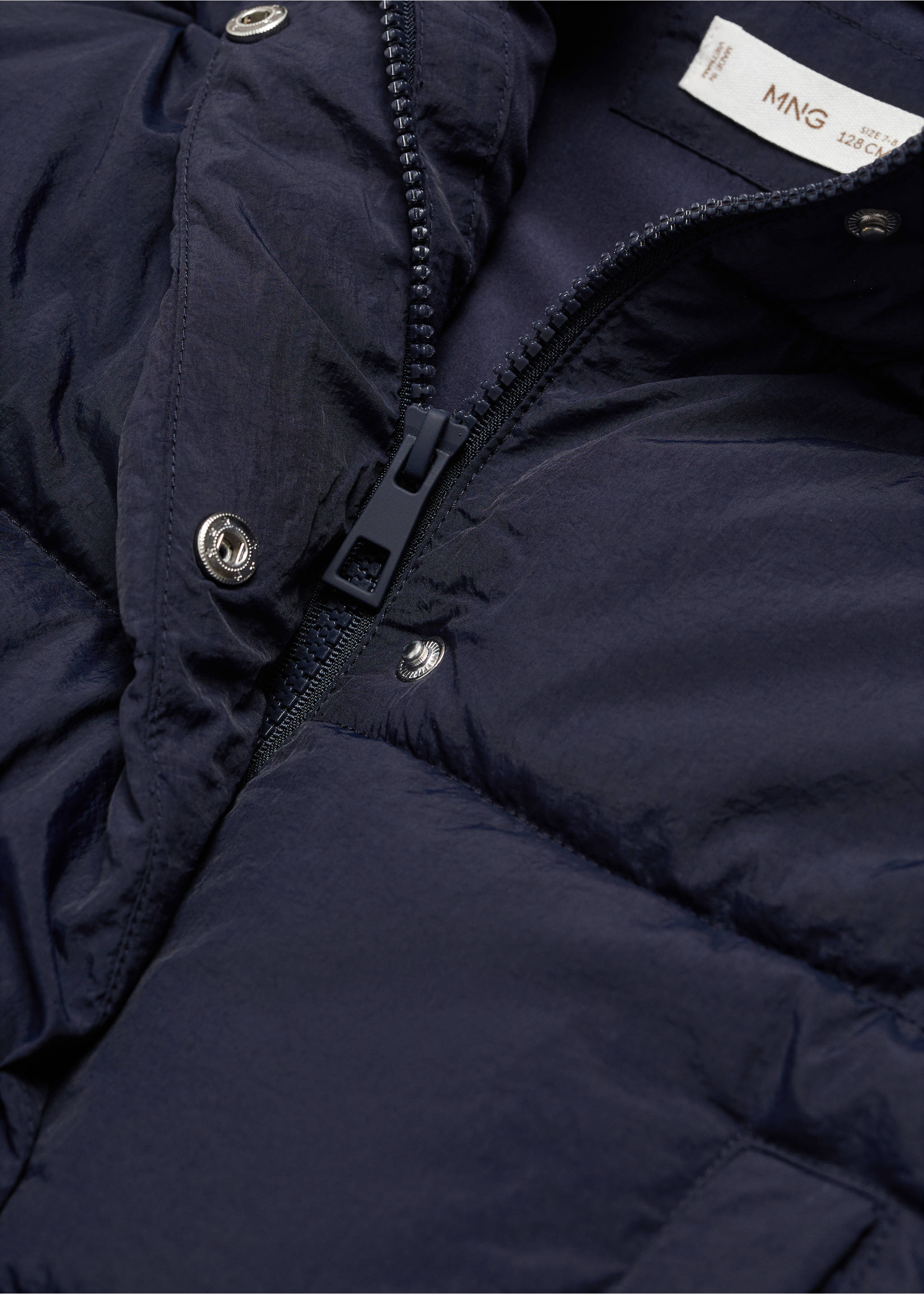 Gilet matelassé à capuche - Détail de l'article 8, Bleu marine foncé. Ref: 67073685-00.