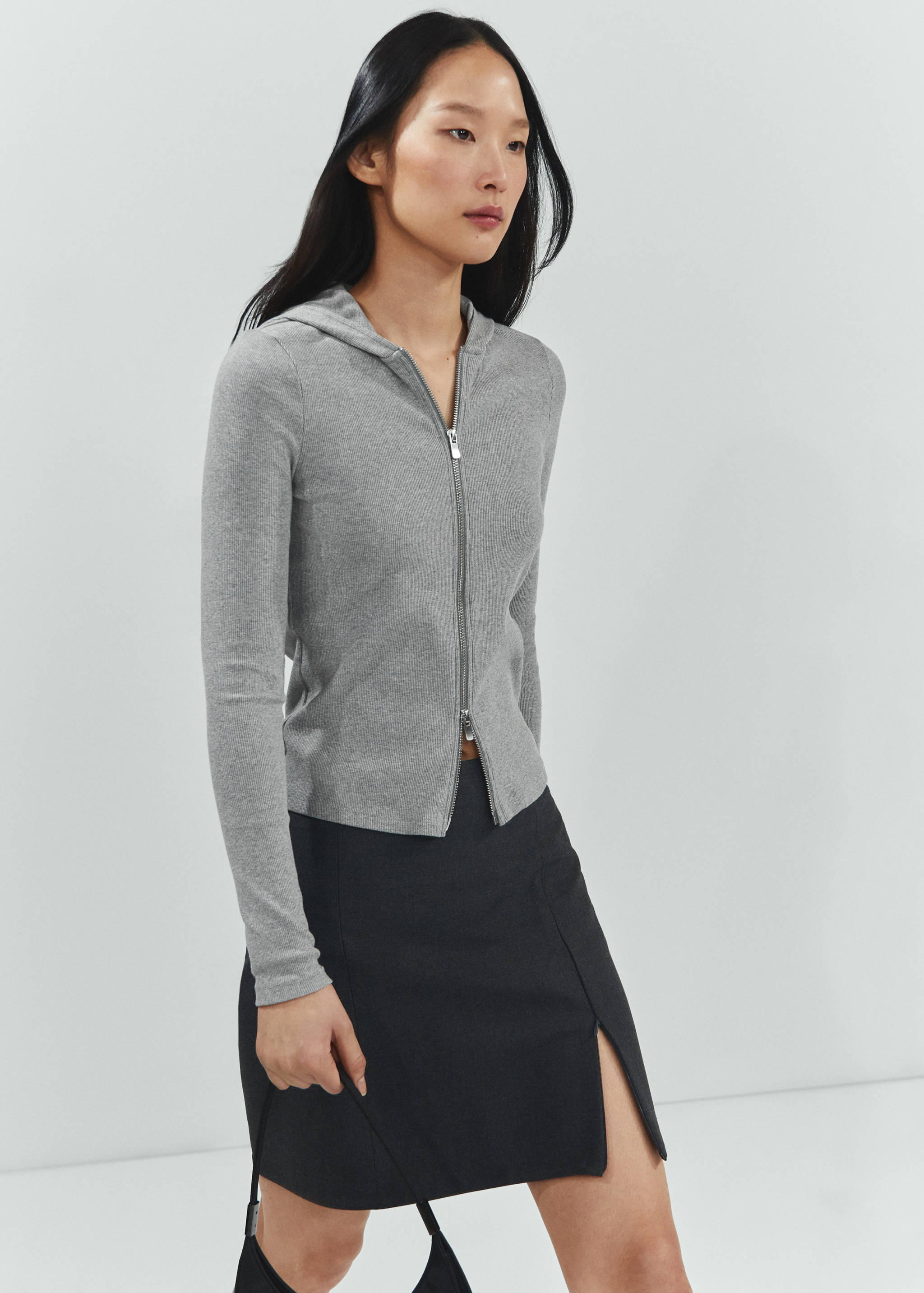 Sudadera capucha cremallera - Plano medio