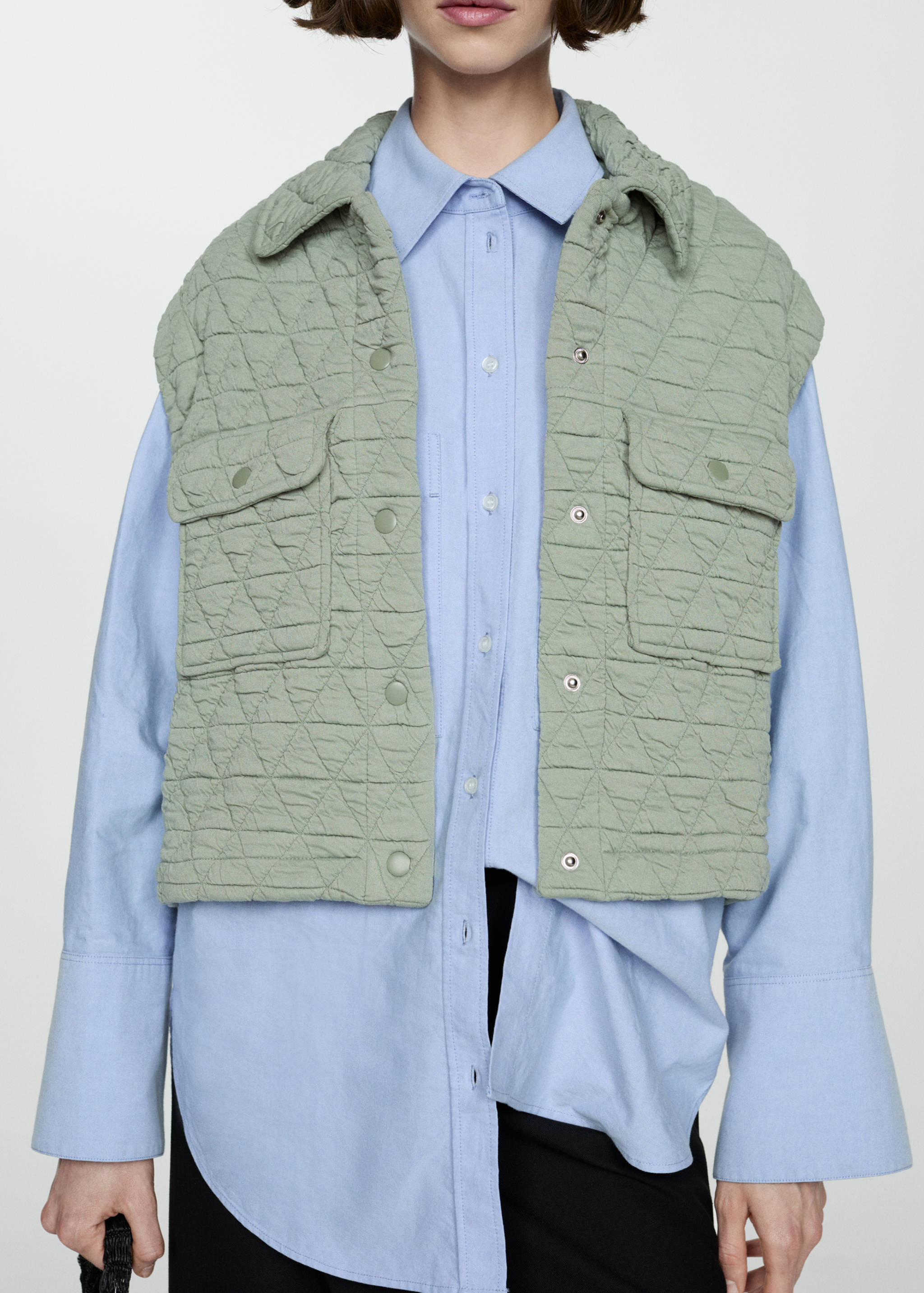 Quilted gilet with buttons - Details of the article 6