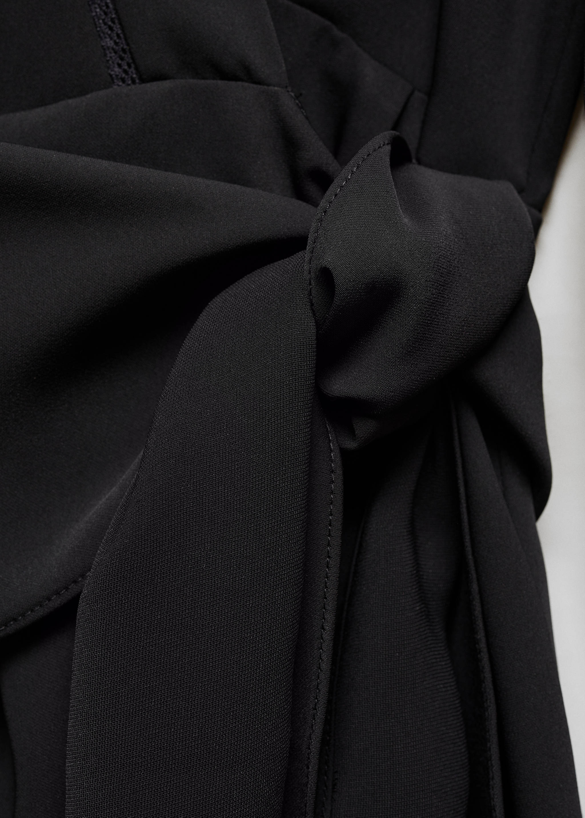 Bow wrap dress - Details of the article 8