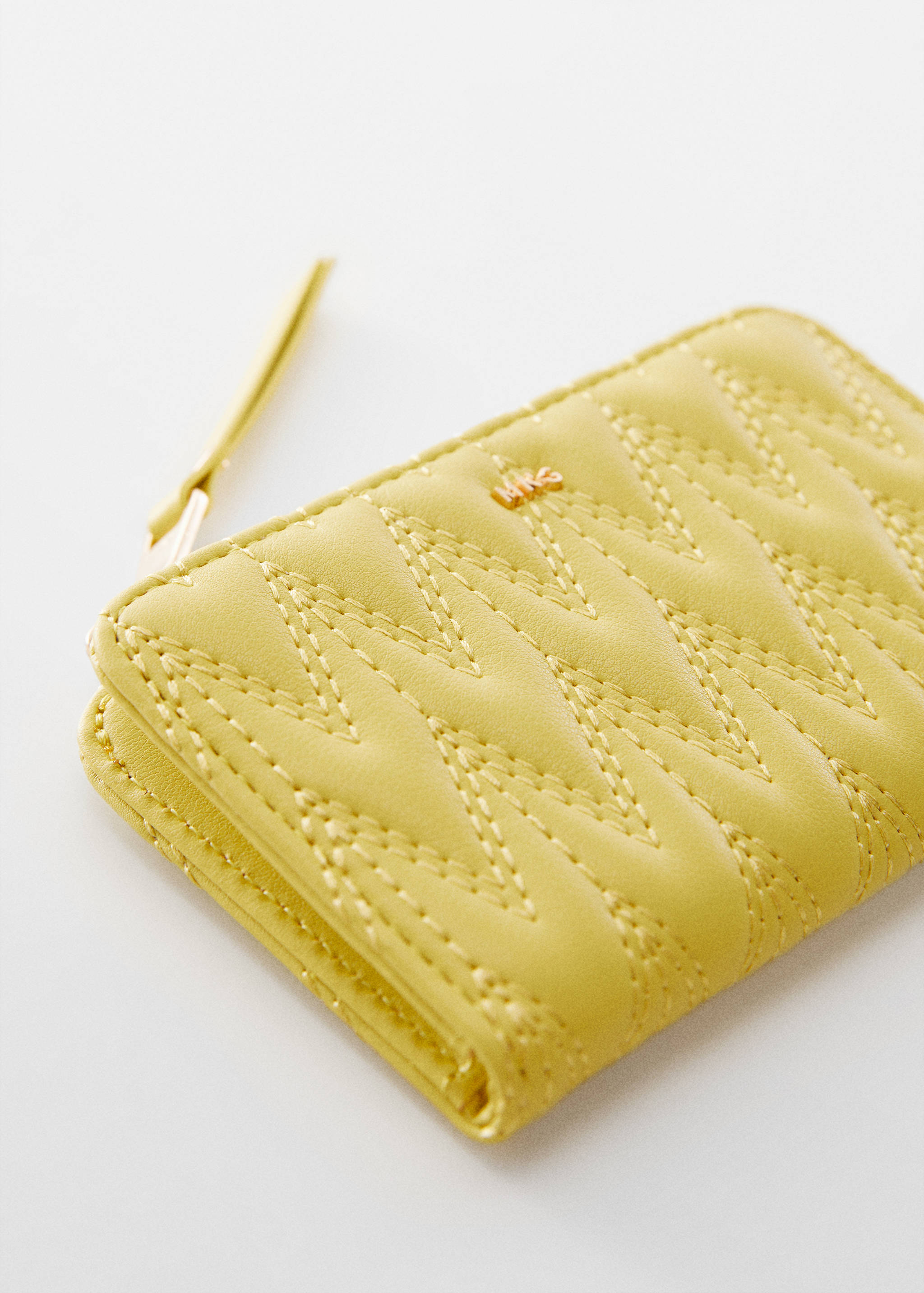 Billetera acolchada logo - Plano medio